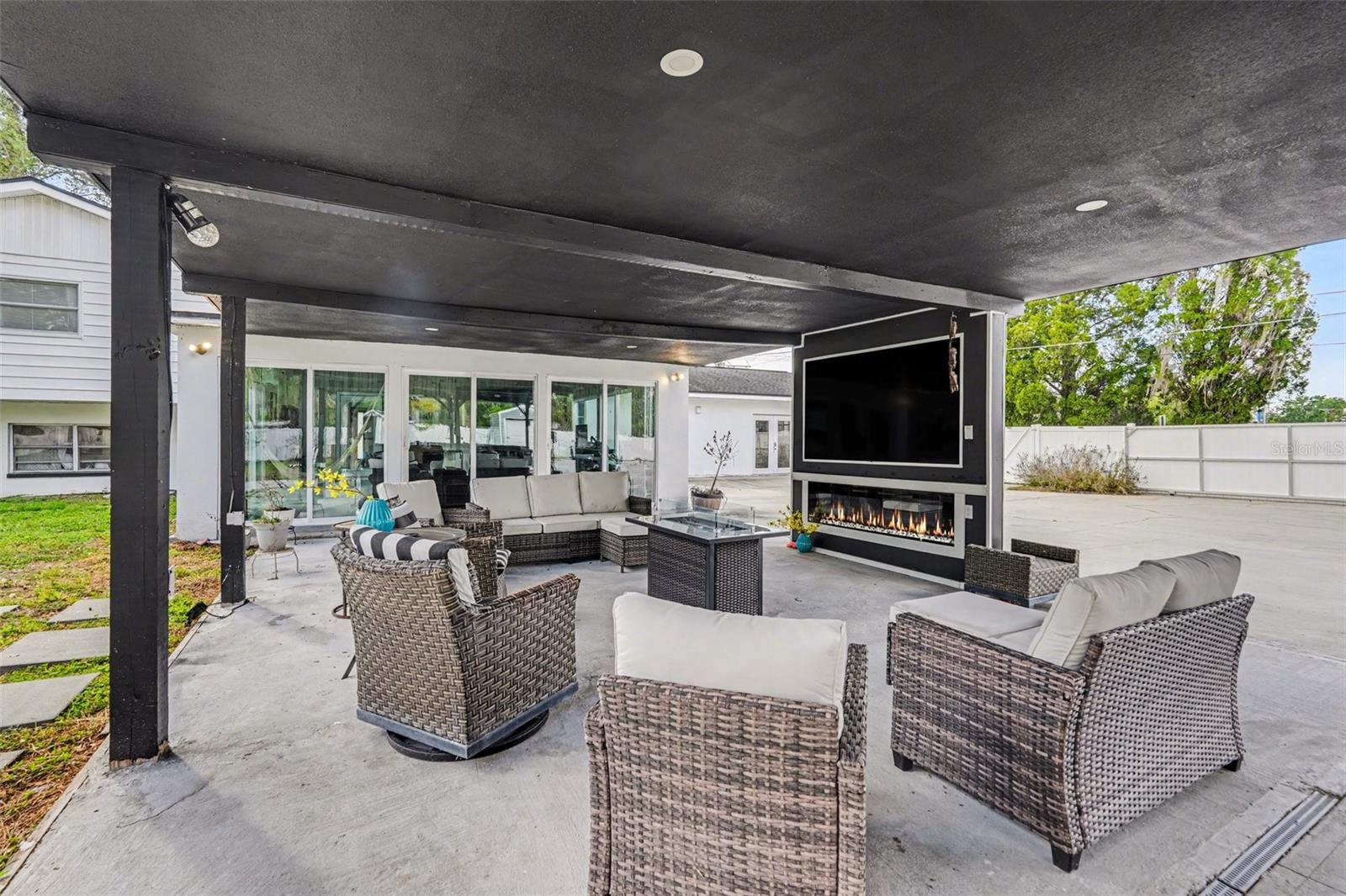 Outdoor Open Lanai