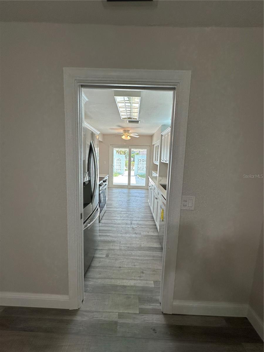 Entrance to the kitchen from the Livingroom