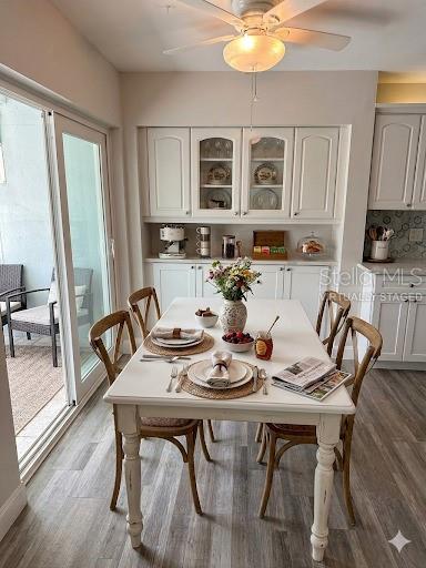 This photo has been Virtually Staged. Breakfast Area.