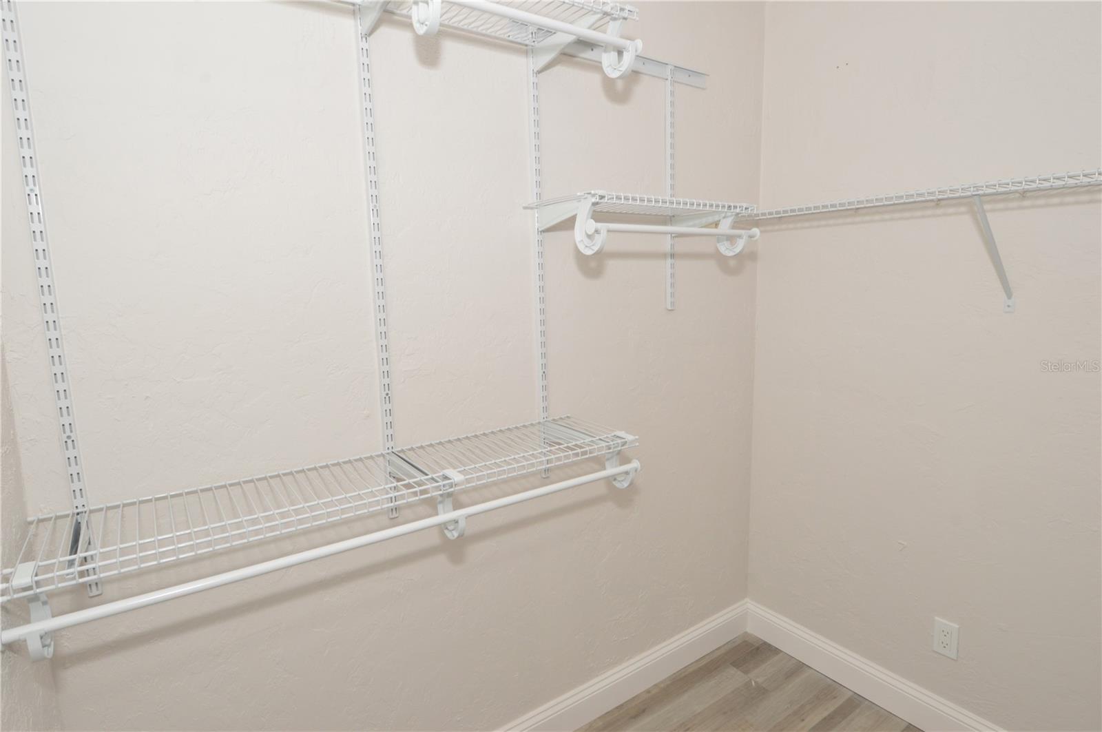 Closet bedroom 2