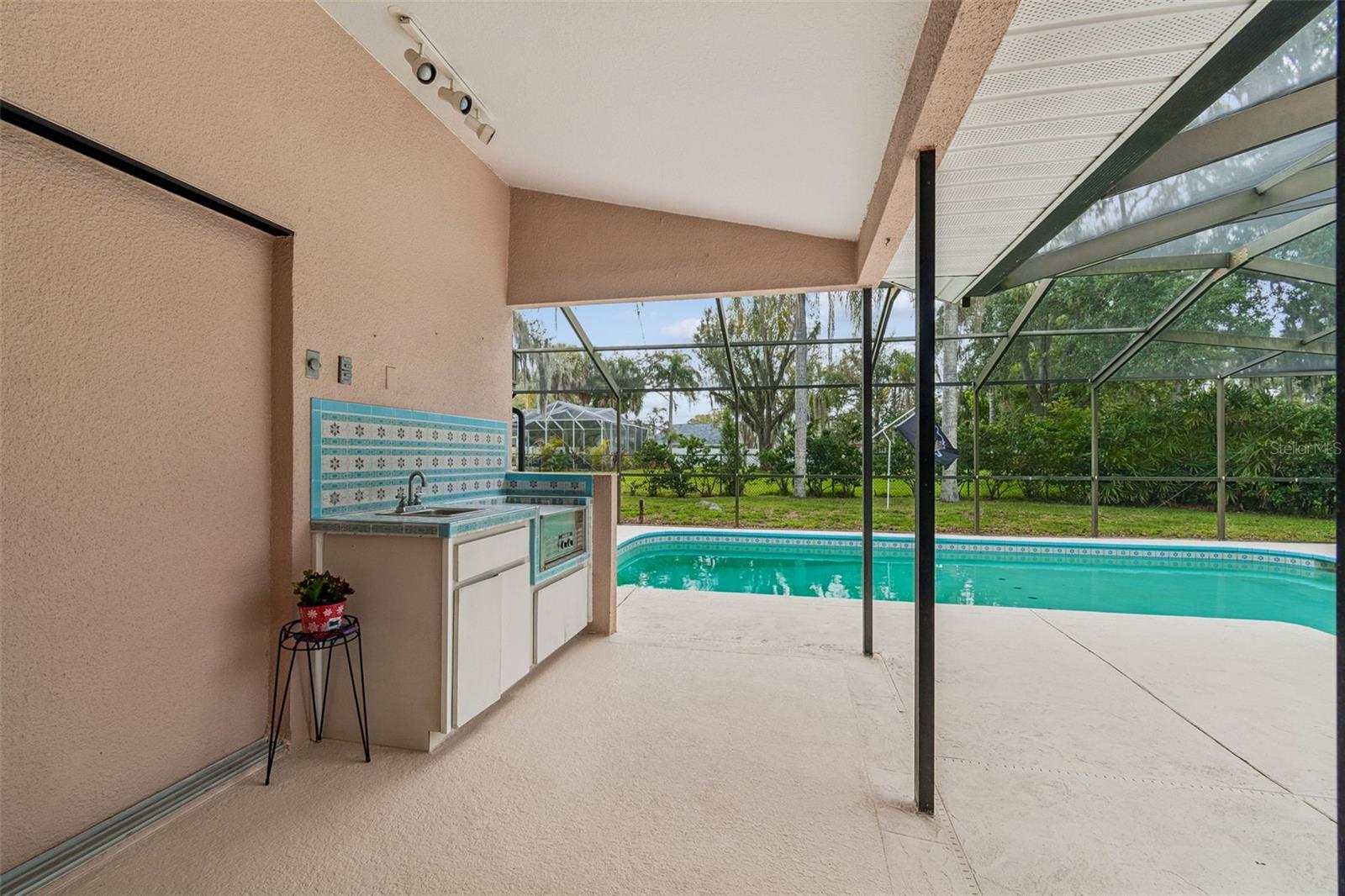 Outdoor kitchen - never used