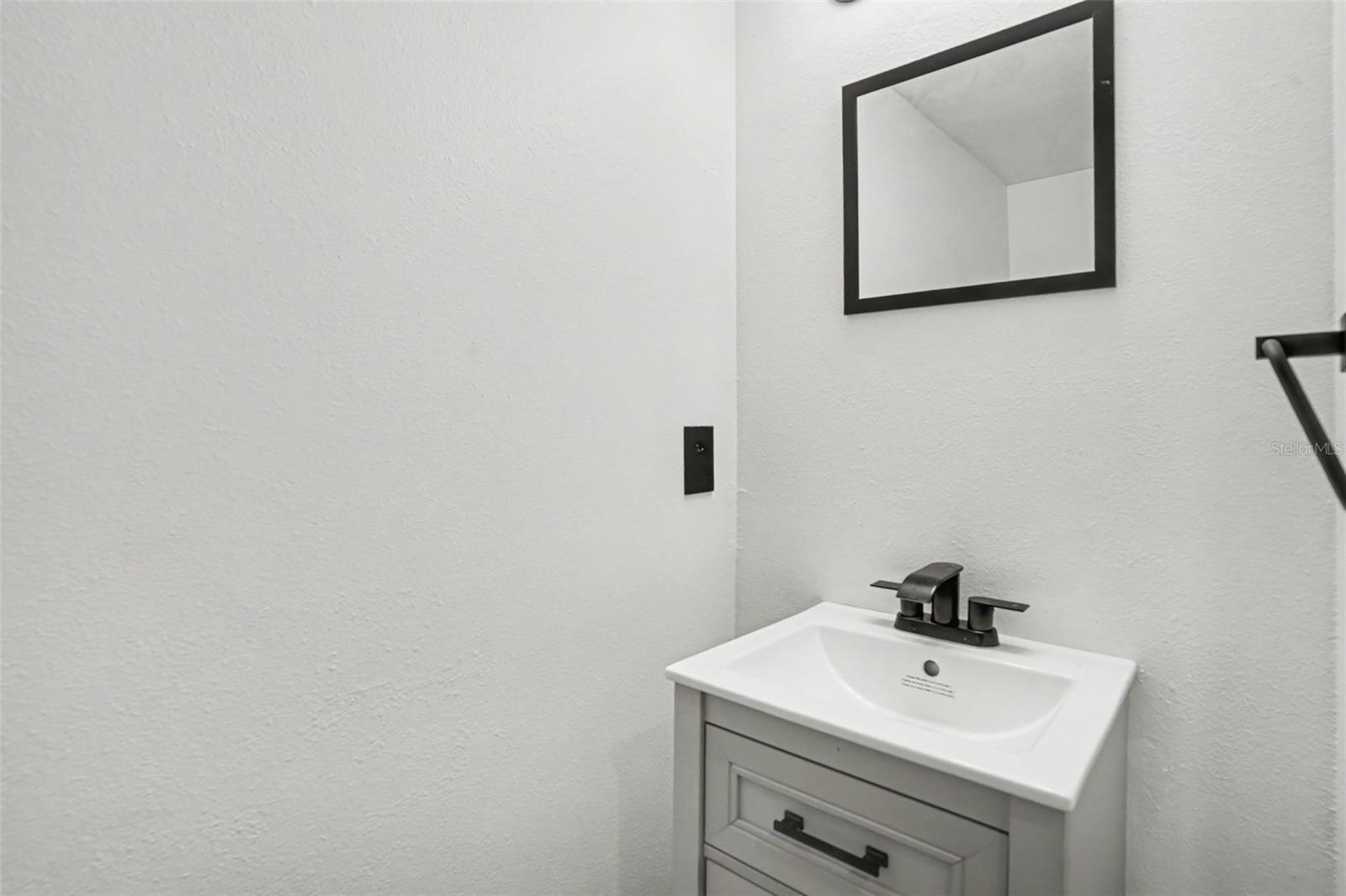 Half Bathroom - 10317 FROG POND DRIVE, RIVERVIEW, Florida 33569