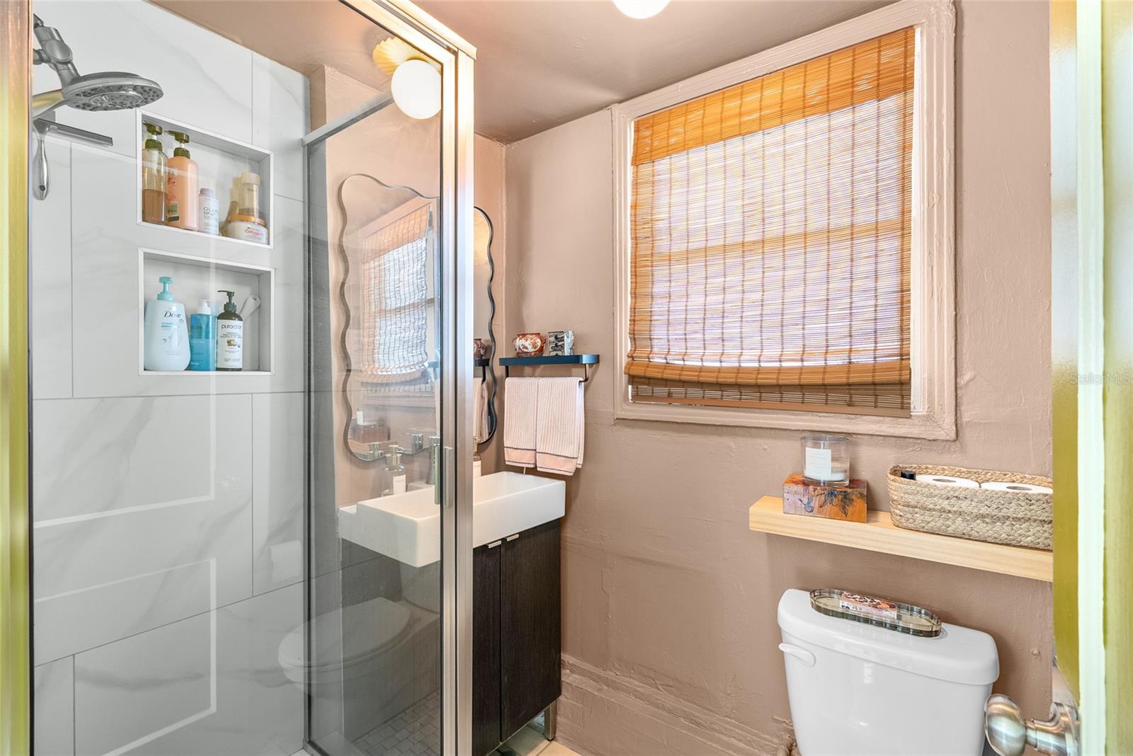 1st floor full bathroom