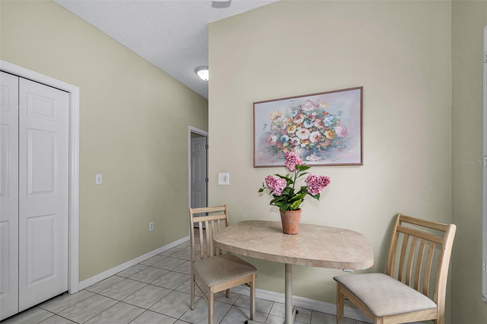 Cozy Eat-in space in your kitchen!