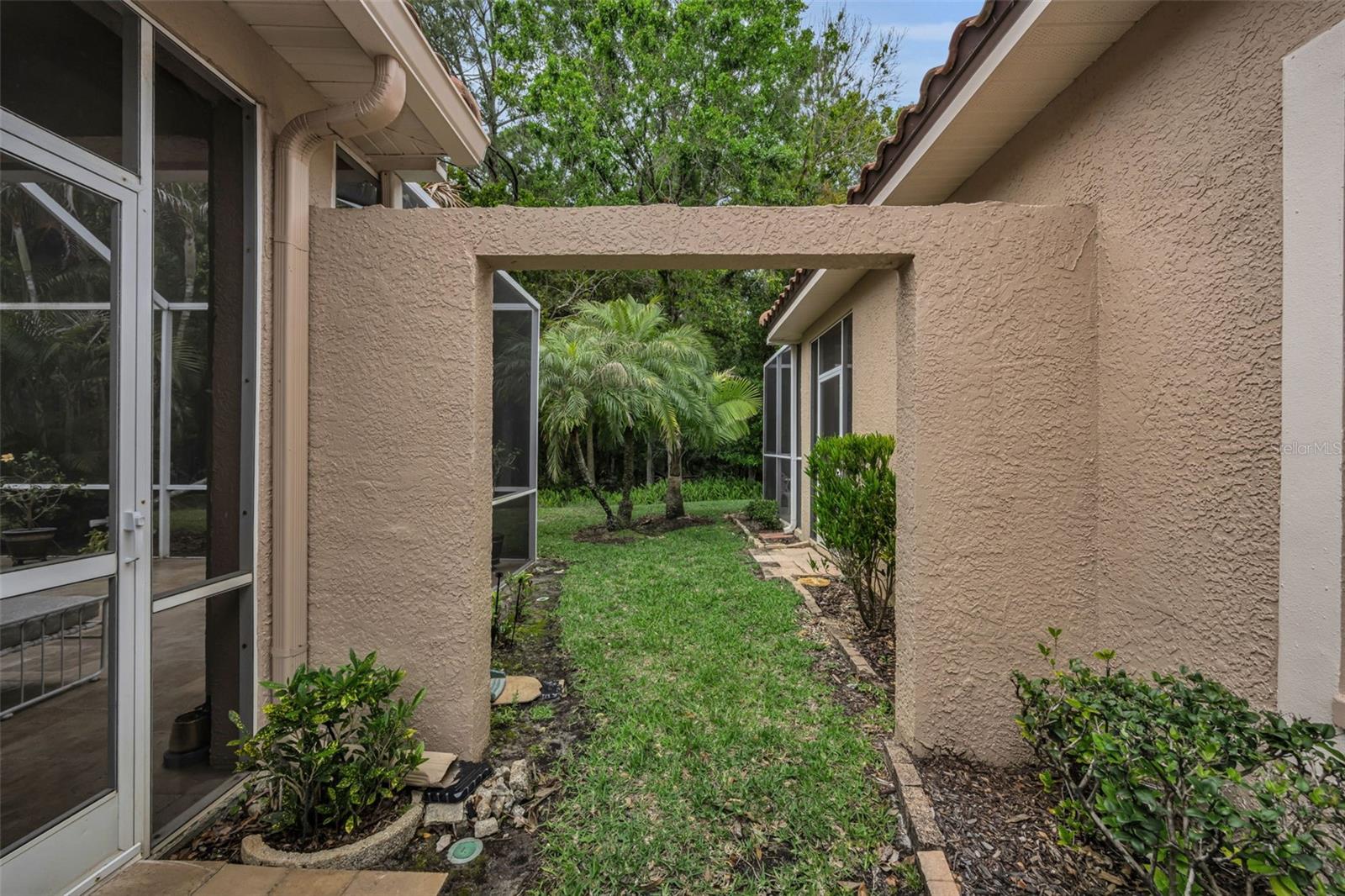 Outdoor space between villas