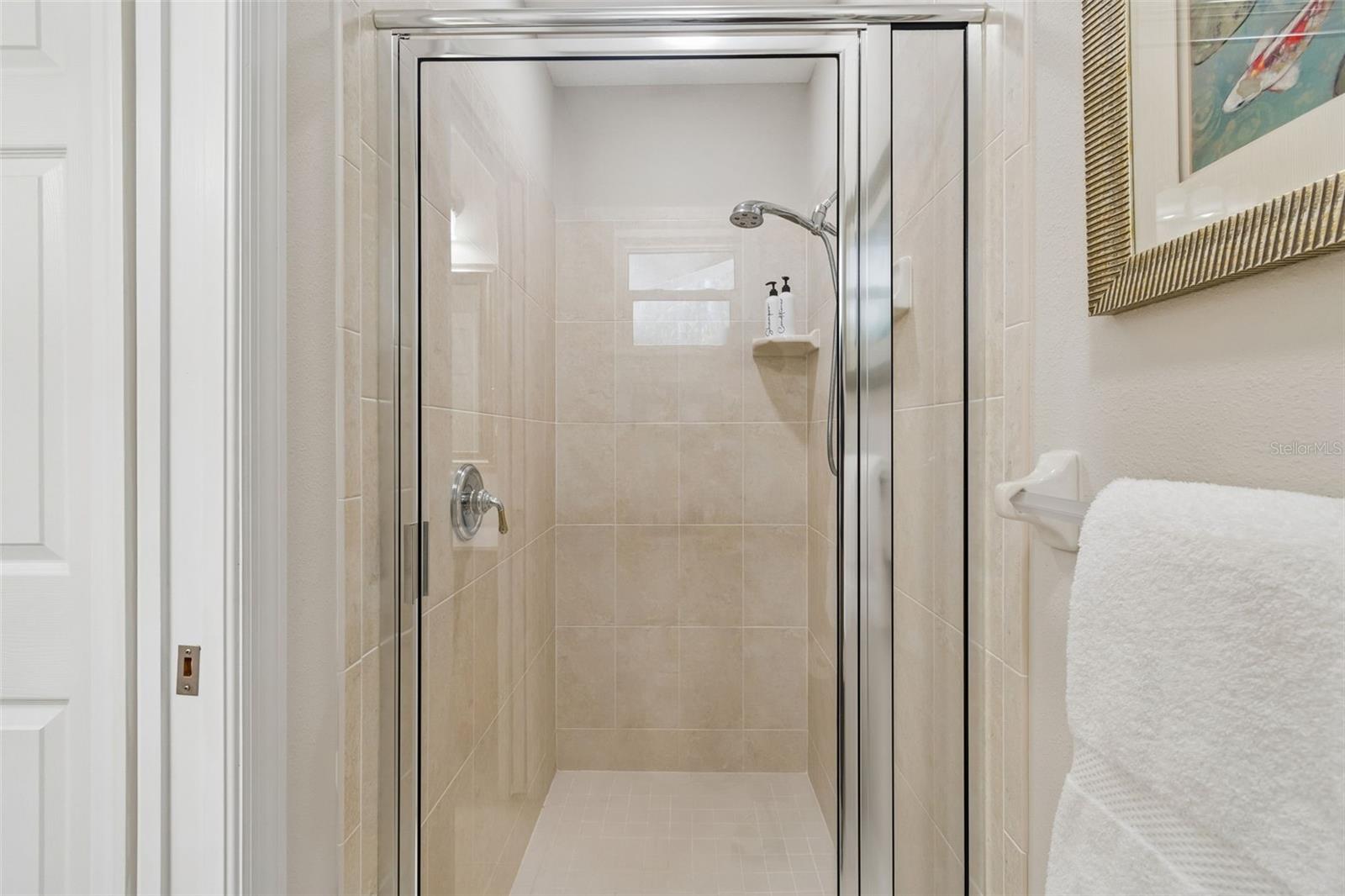 Bathroom 3 (En Suite to Bedroom 4)