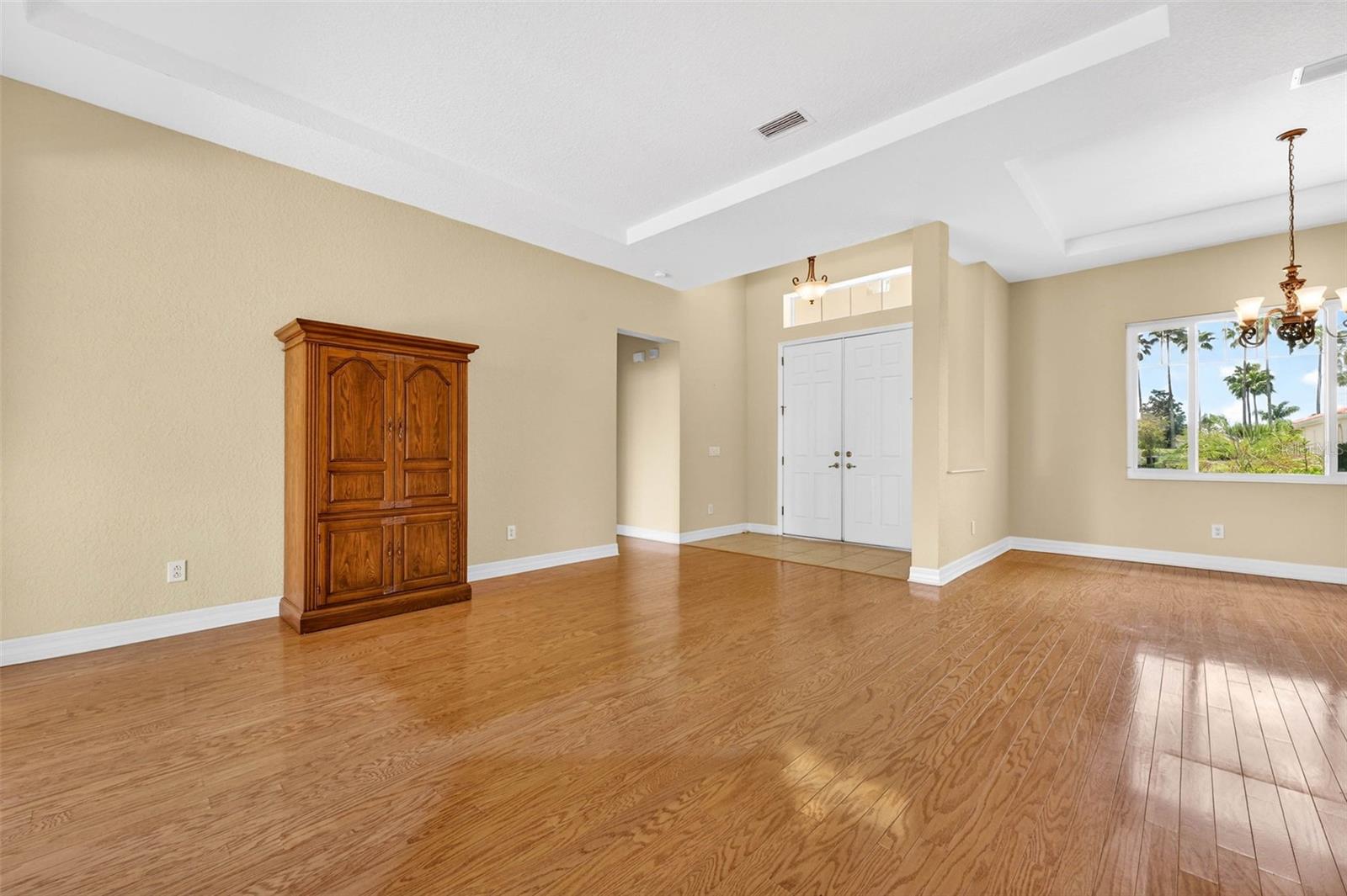 Living room & Dining room