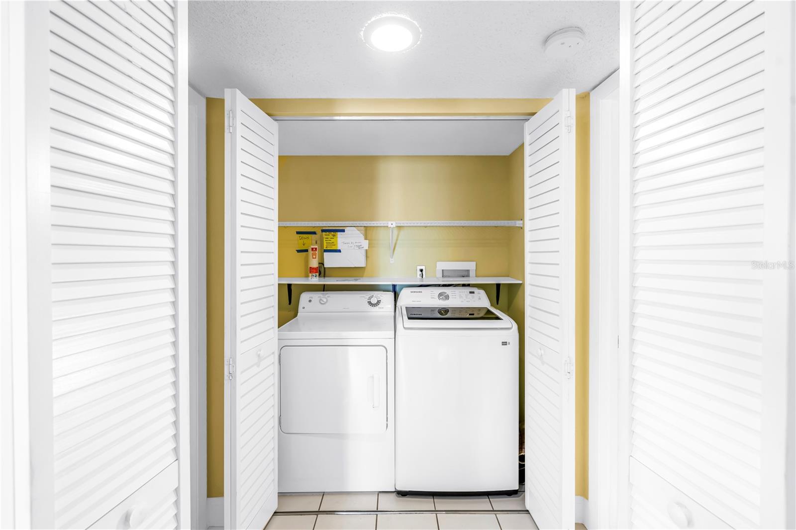 Indoor laundry on 1st level