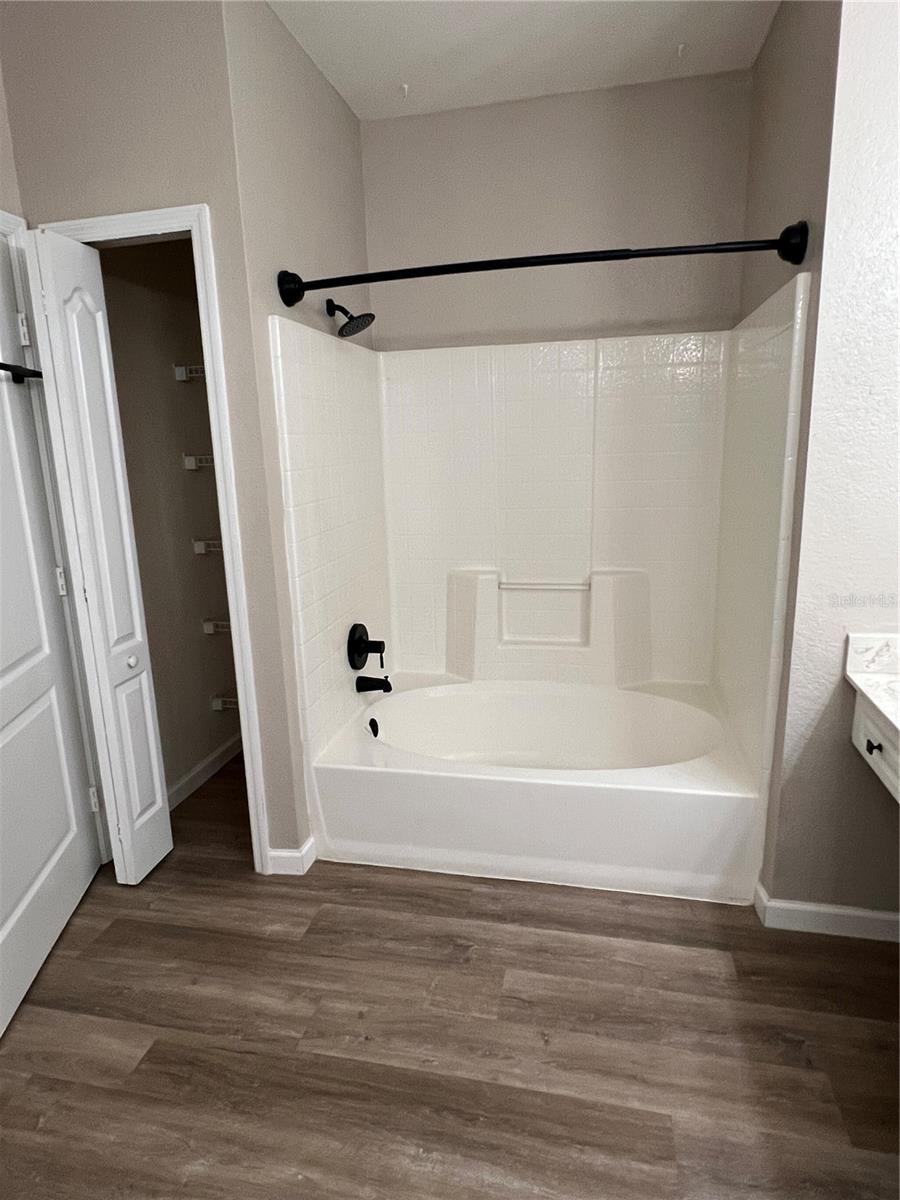 shower/tub combination