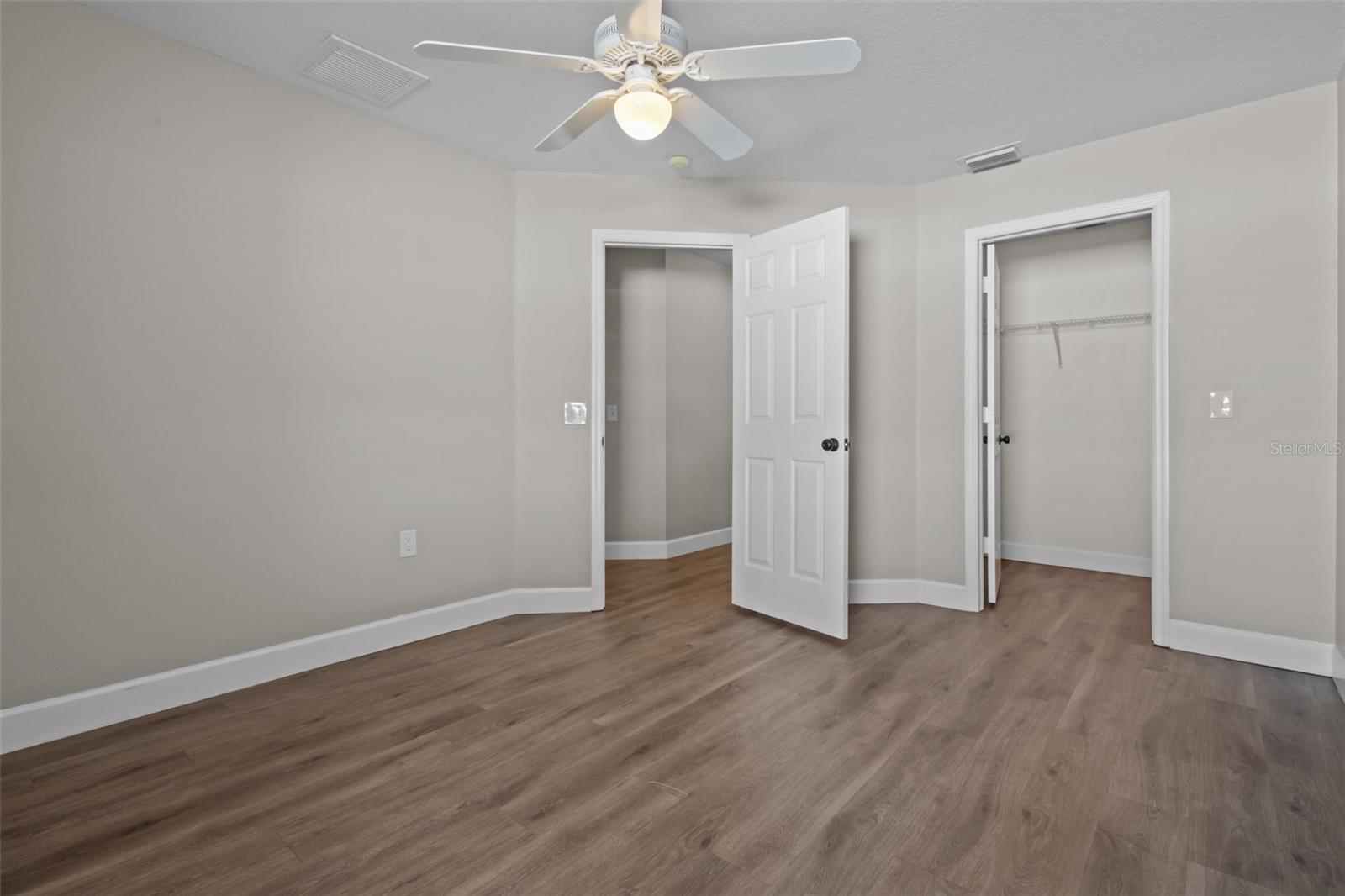 Walk in closet bedroom 2