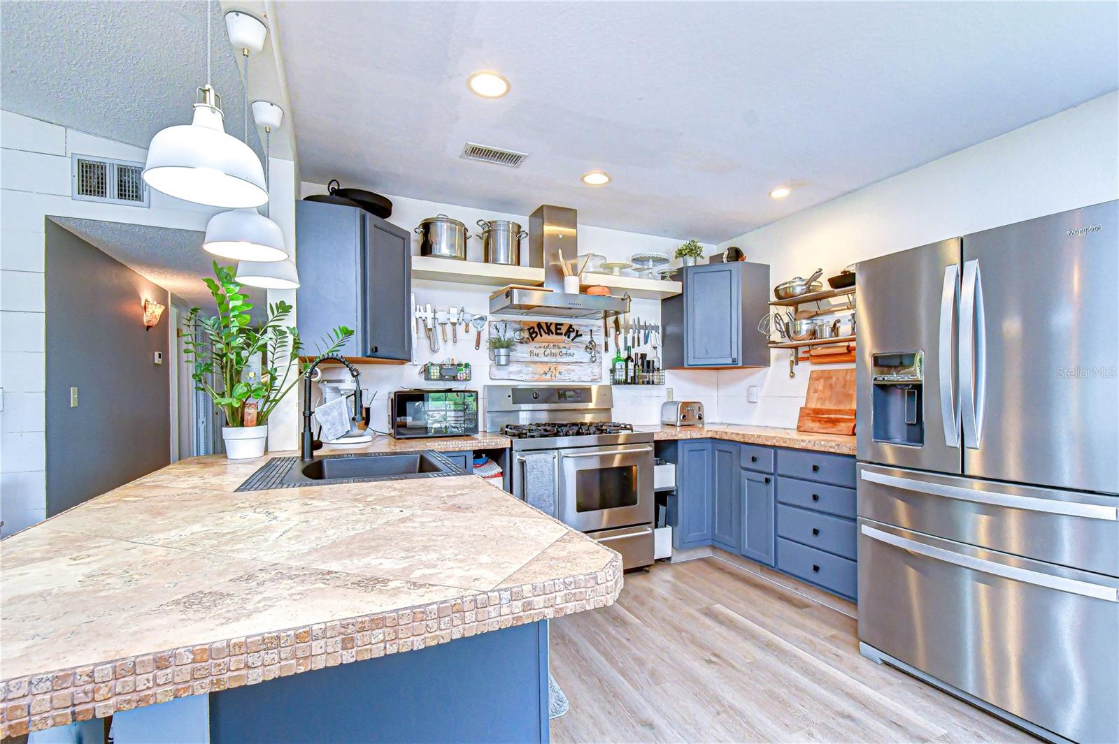 Magazine-Worthy Gourmet Kitchen