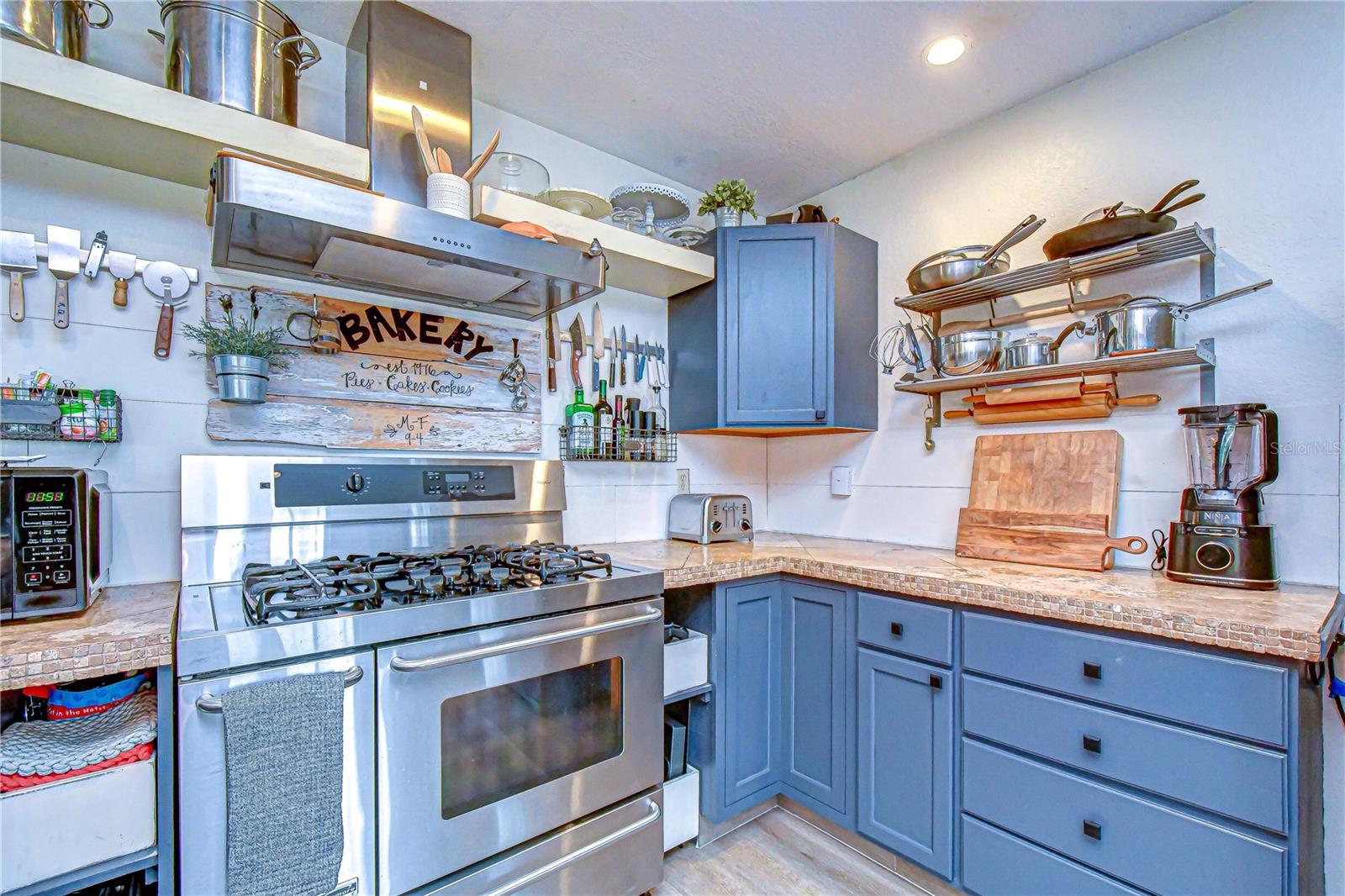 High-End Appliances & Finishes