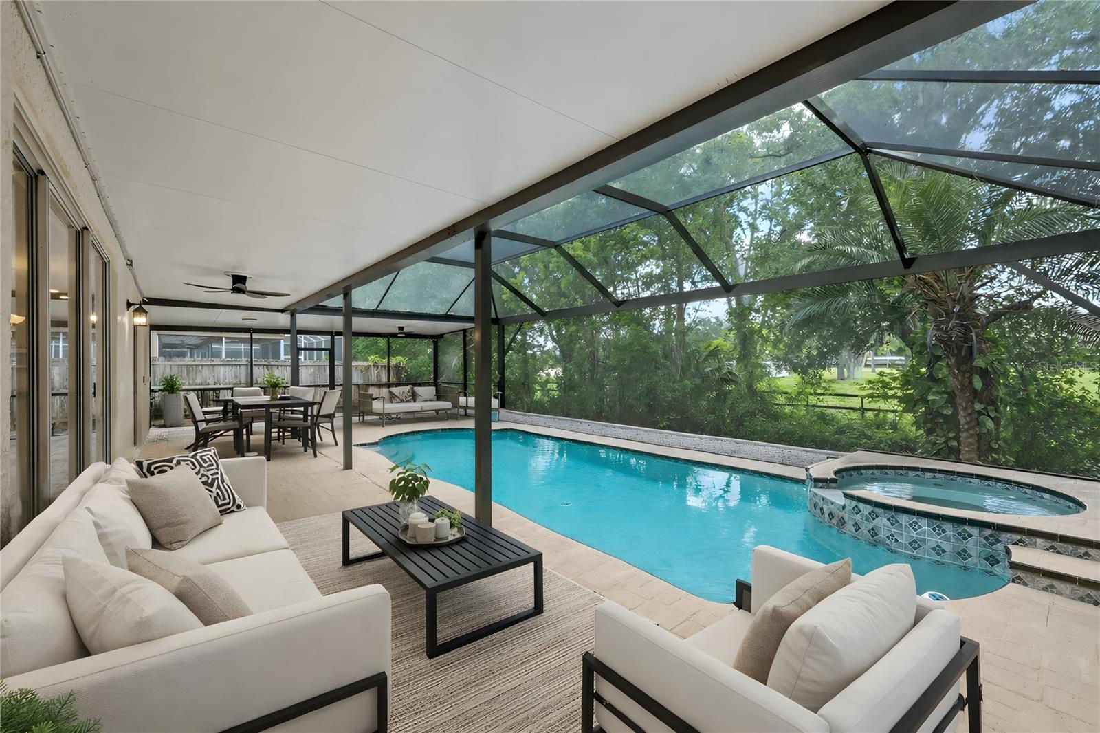 HUGE COVERED lanai!!!