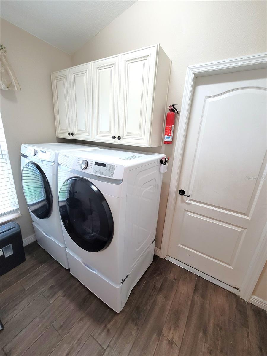 Washer & Dryer Hookups