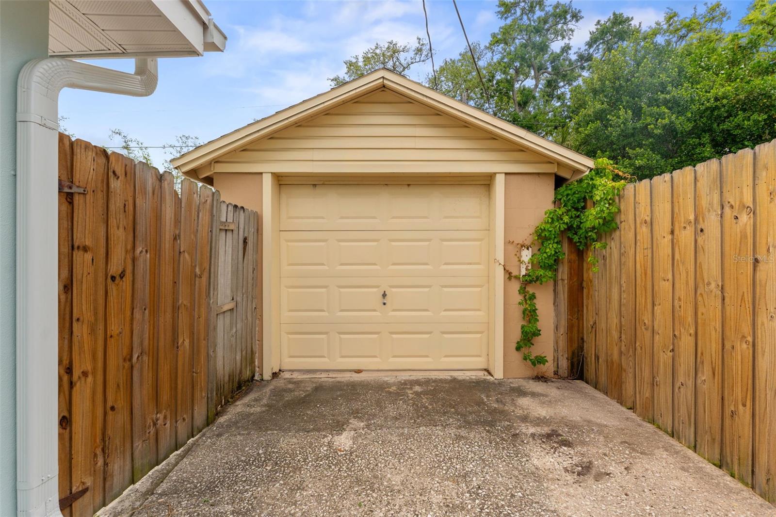 Detached Garage