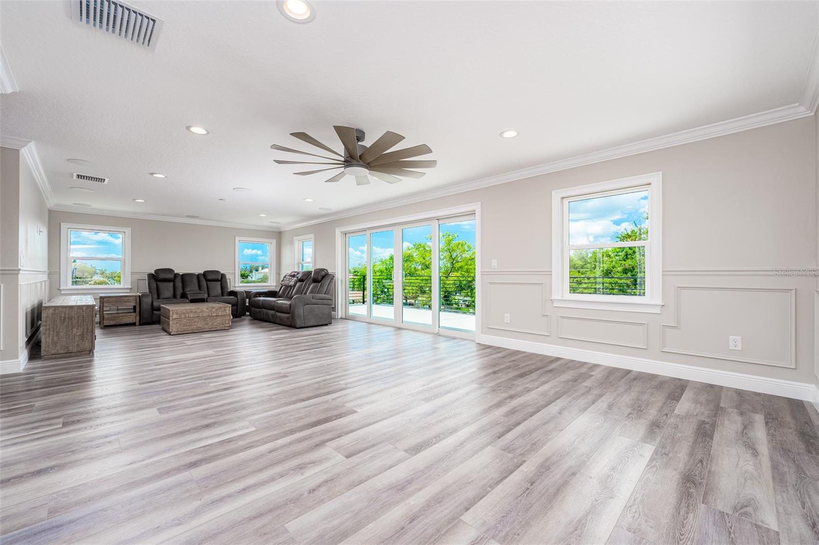 top floor entertainment room