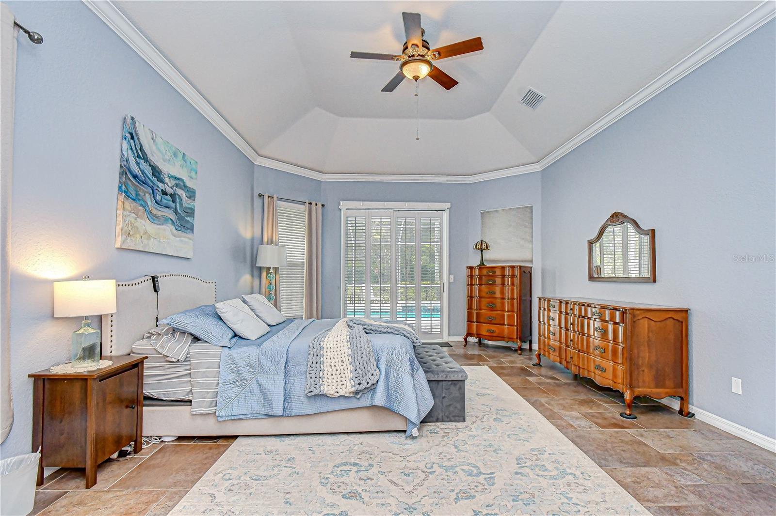 Direct access to the lanai for indoor-outdoor living