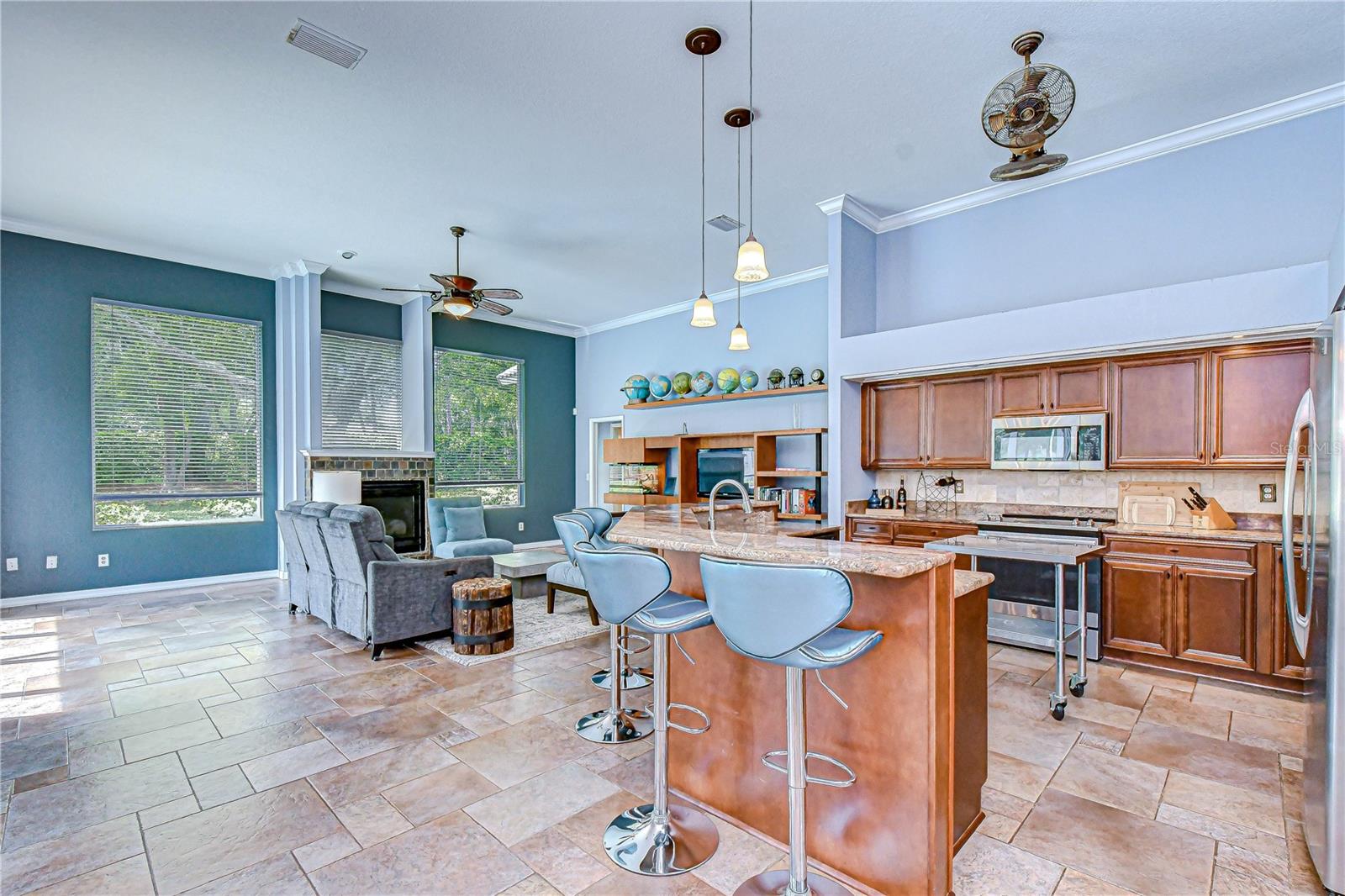 Open sightlines into the great room