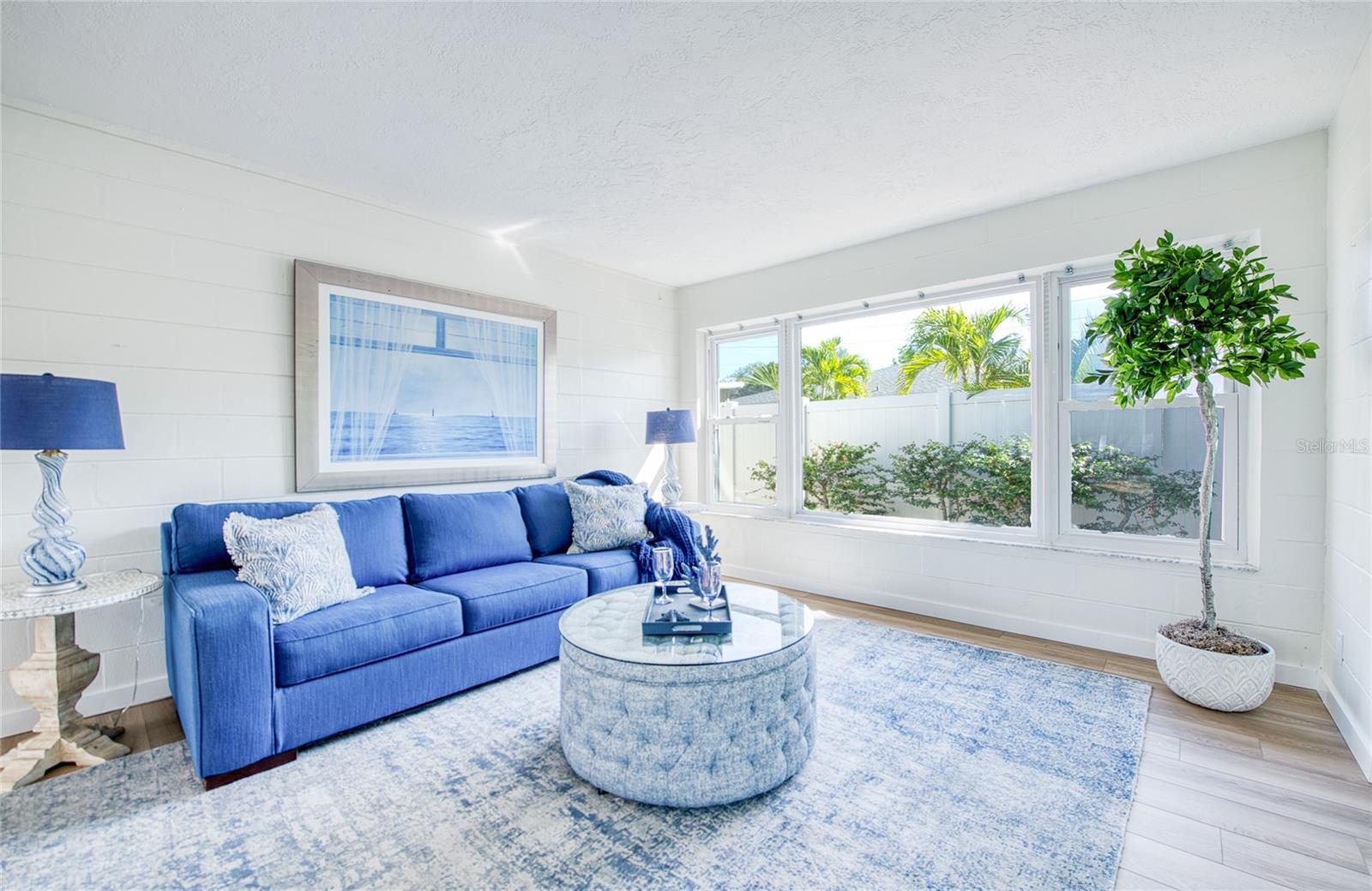 large room off kitchen