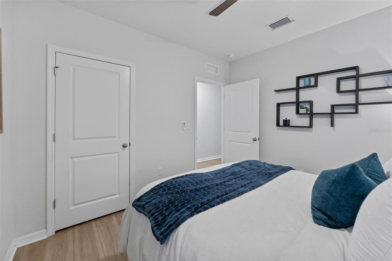 TB8495816