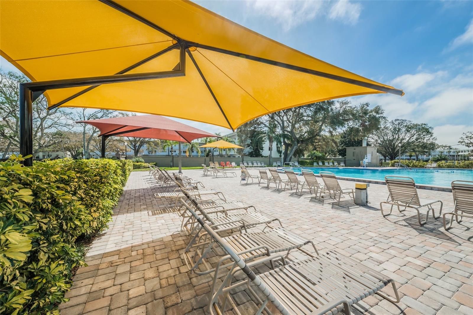 MANY LOUNGE CHAIRS TO RELAX