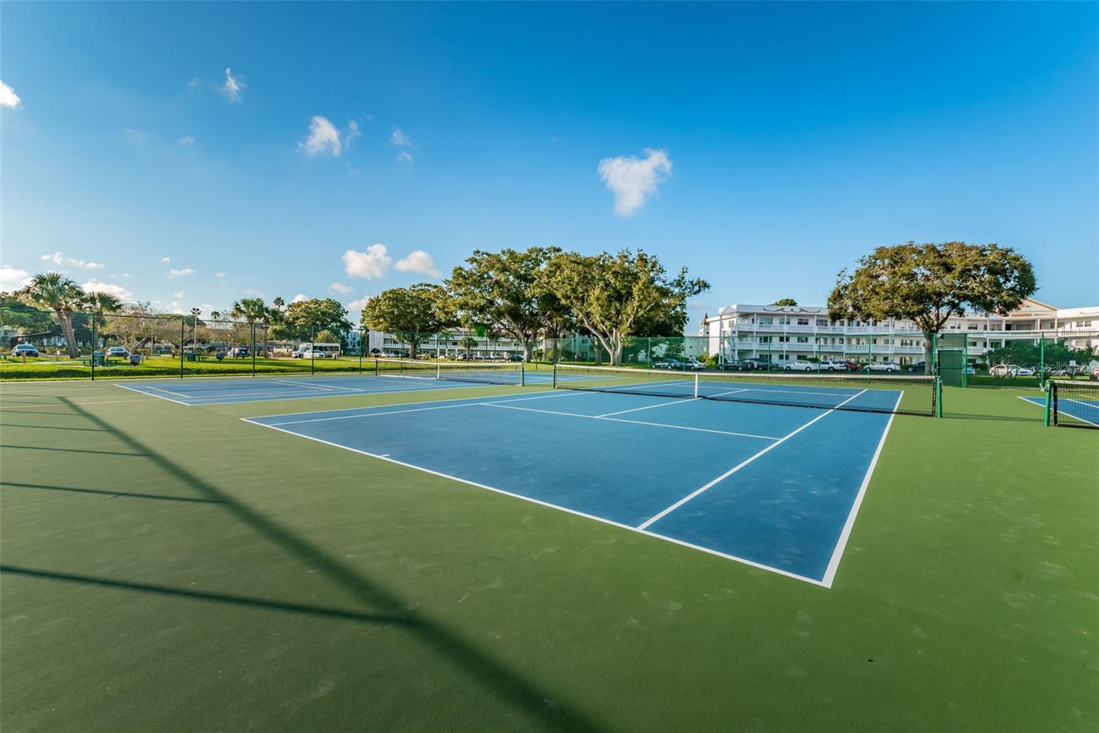 BEAUTIFUL TENNIS COURTS!