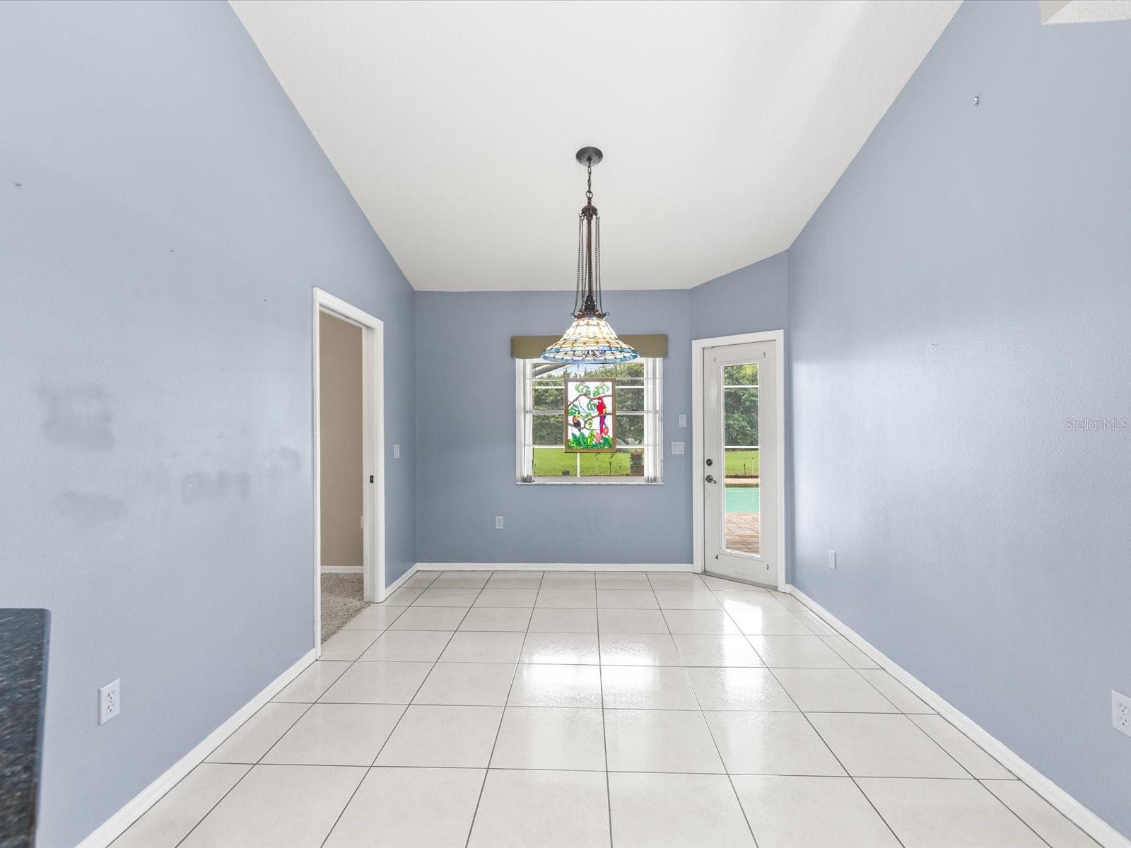 Eat in space in Kitchen