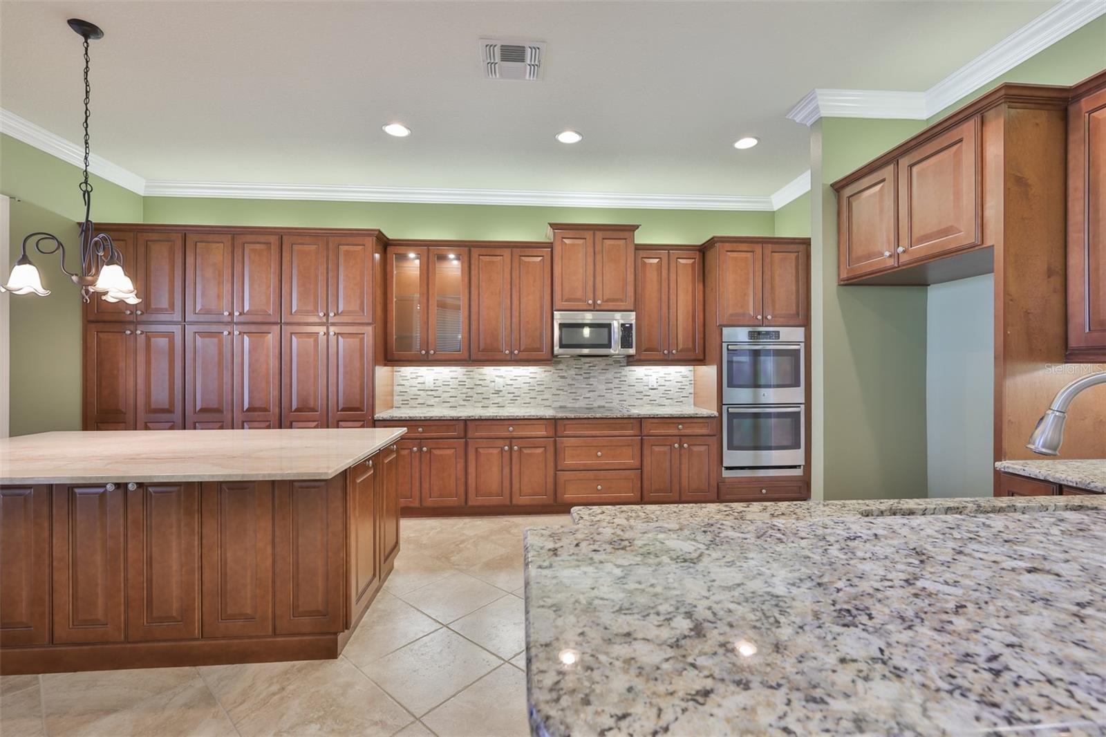 TB8495951
