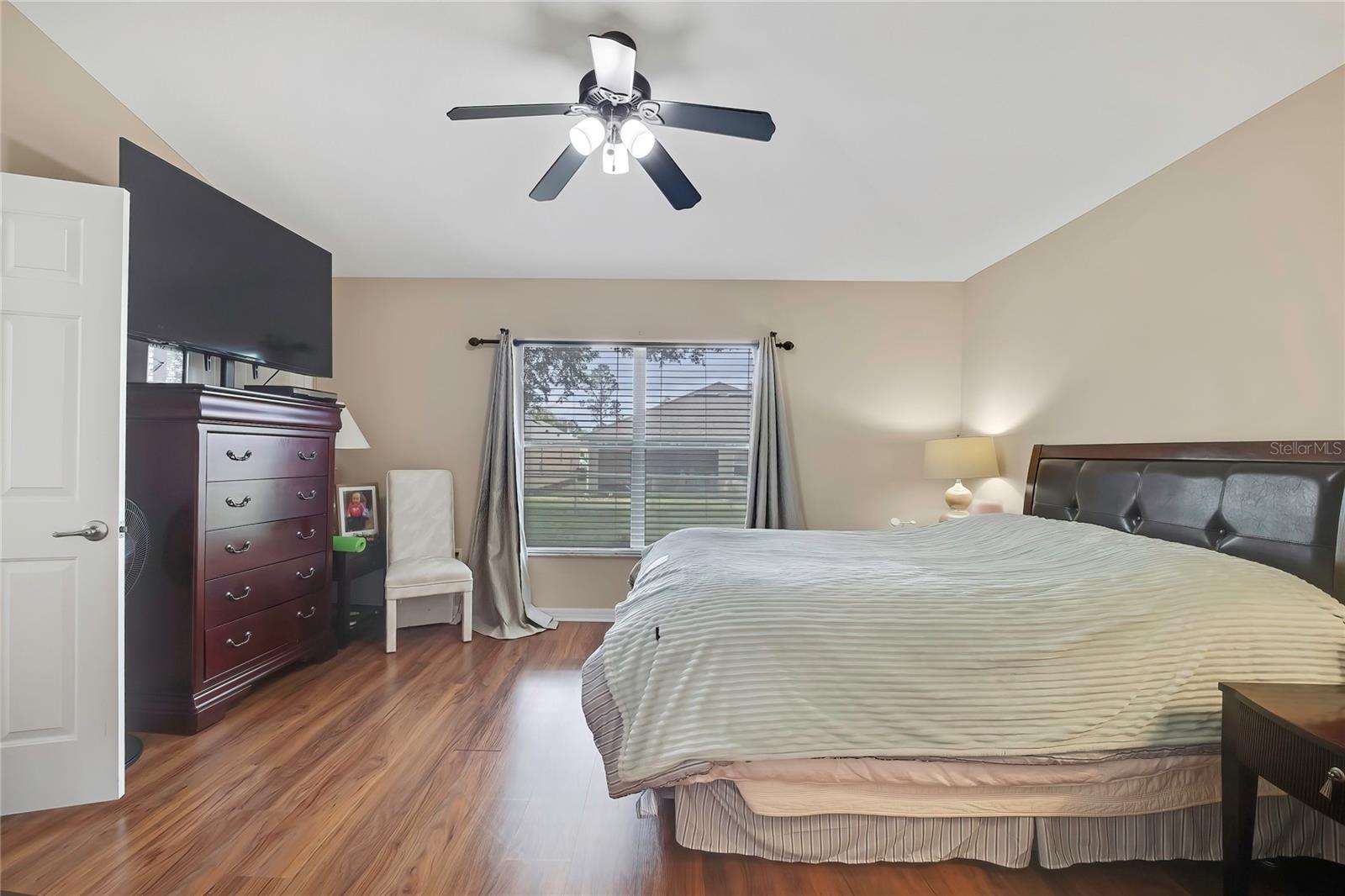 Wood laminate flooring