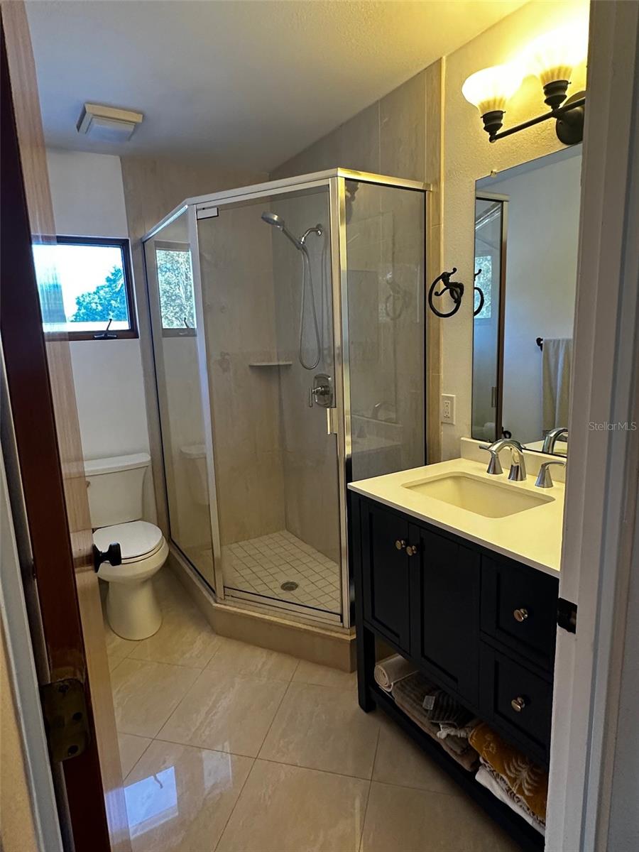 Bathroom 5 - upstairs