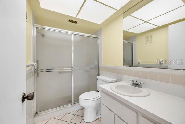 EN-SUITE MASTER BATH