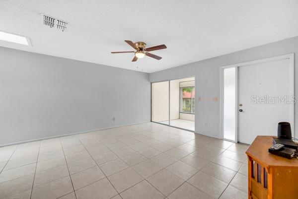 LIVINGROOM WITH OTHER VIEW