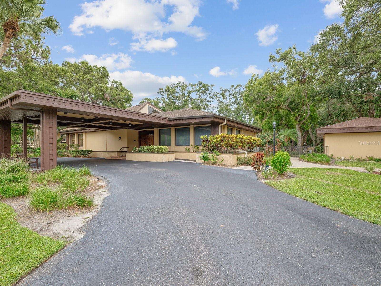 Driveway to clubhouse