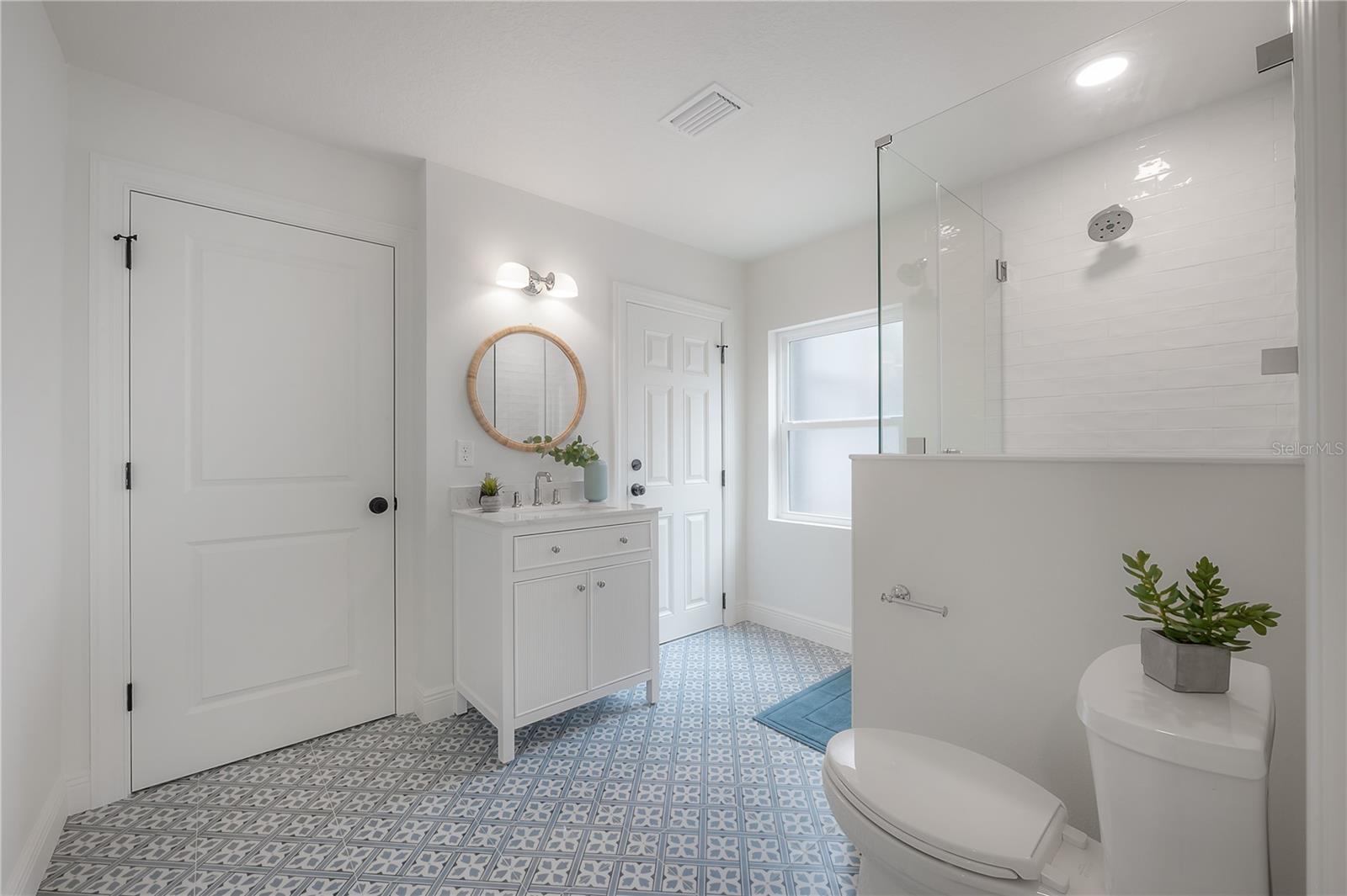 Pool Bath/Bathroom 3