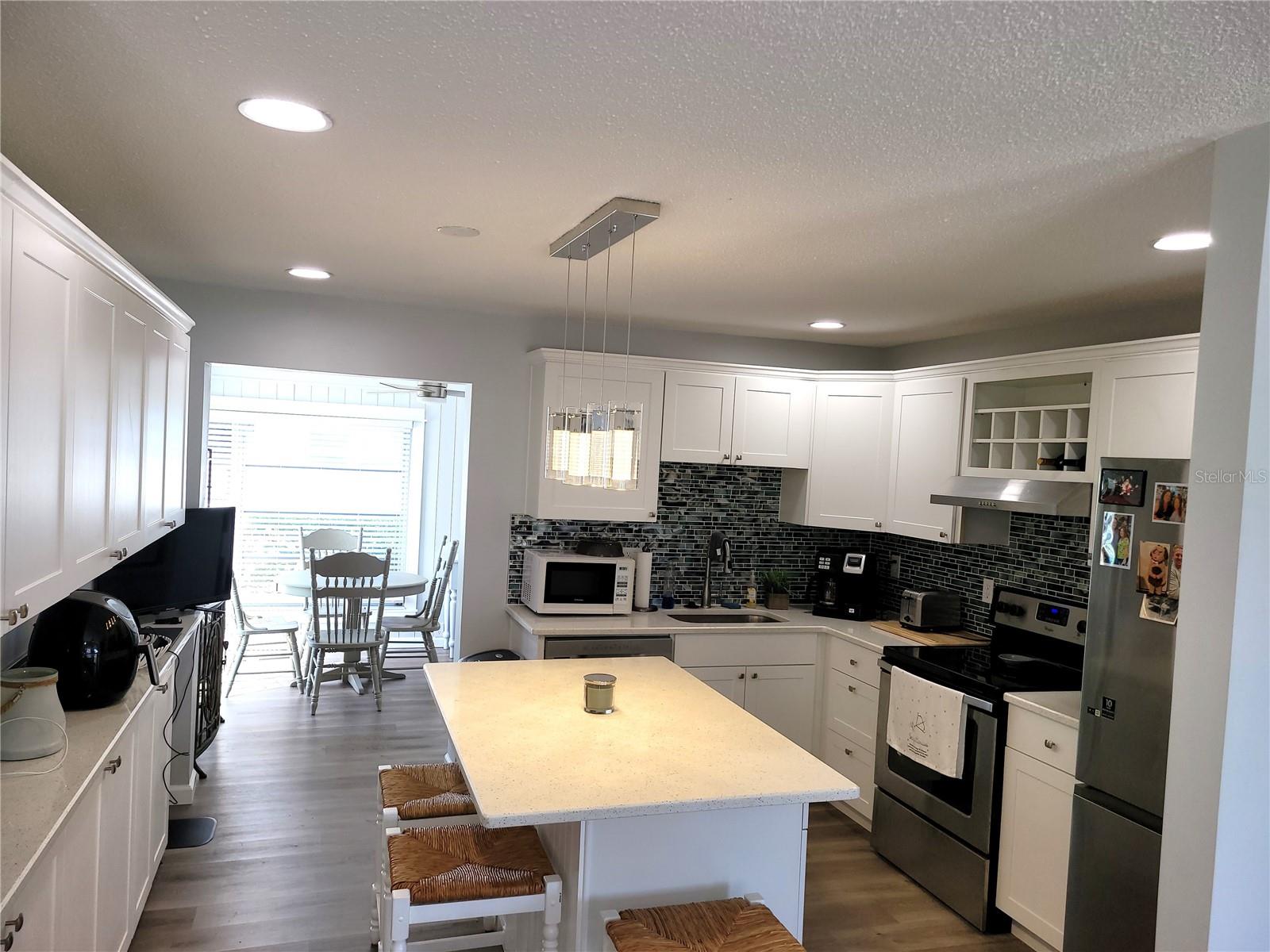 Beautiful kitchen with excess cabinets and storage!