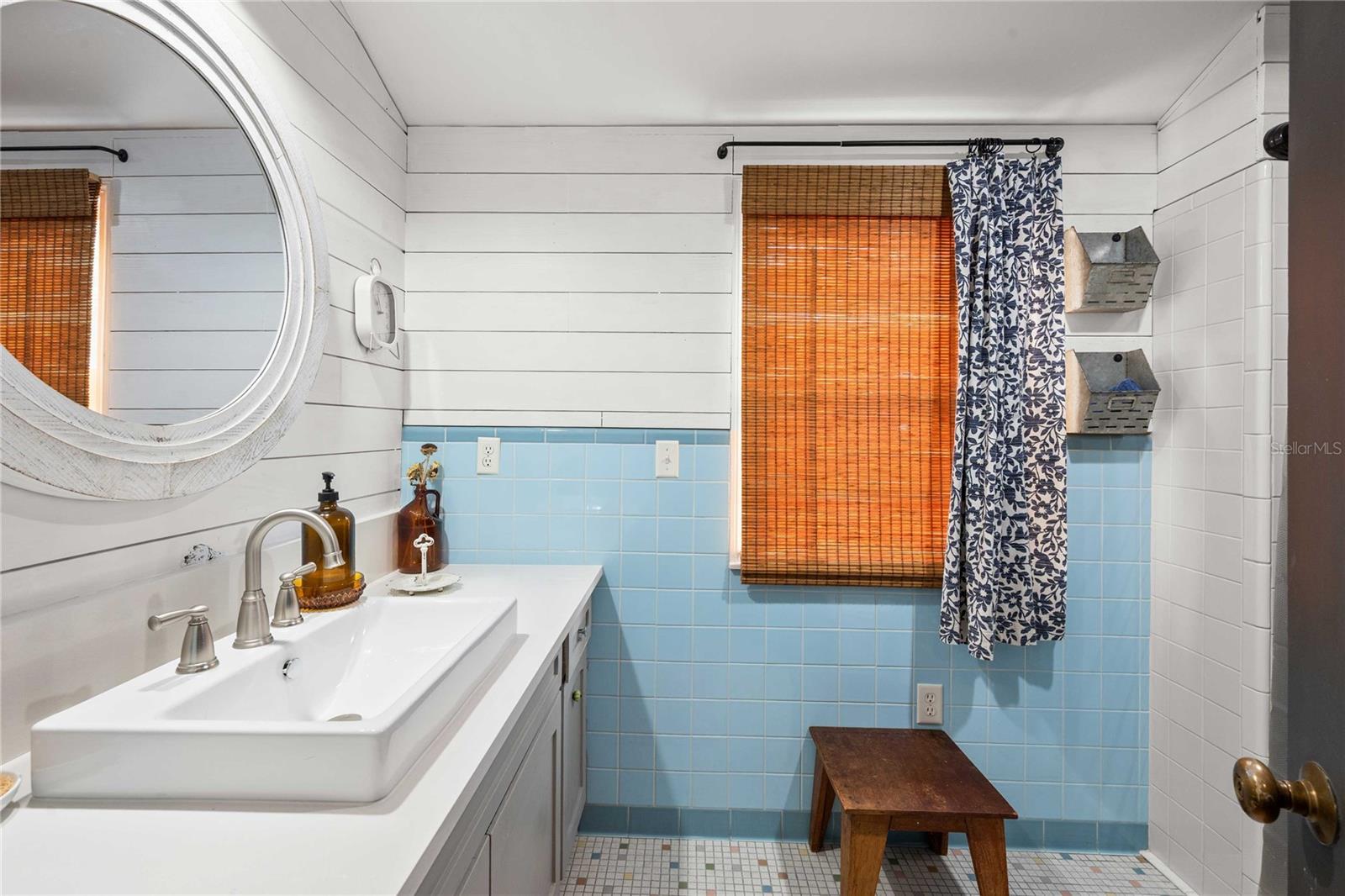 Upstairs main bathroom