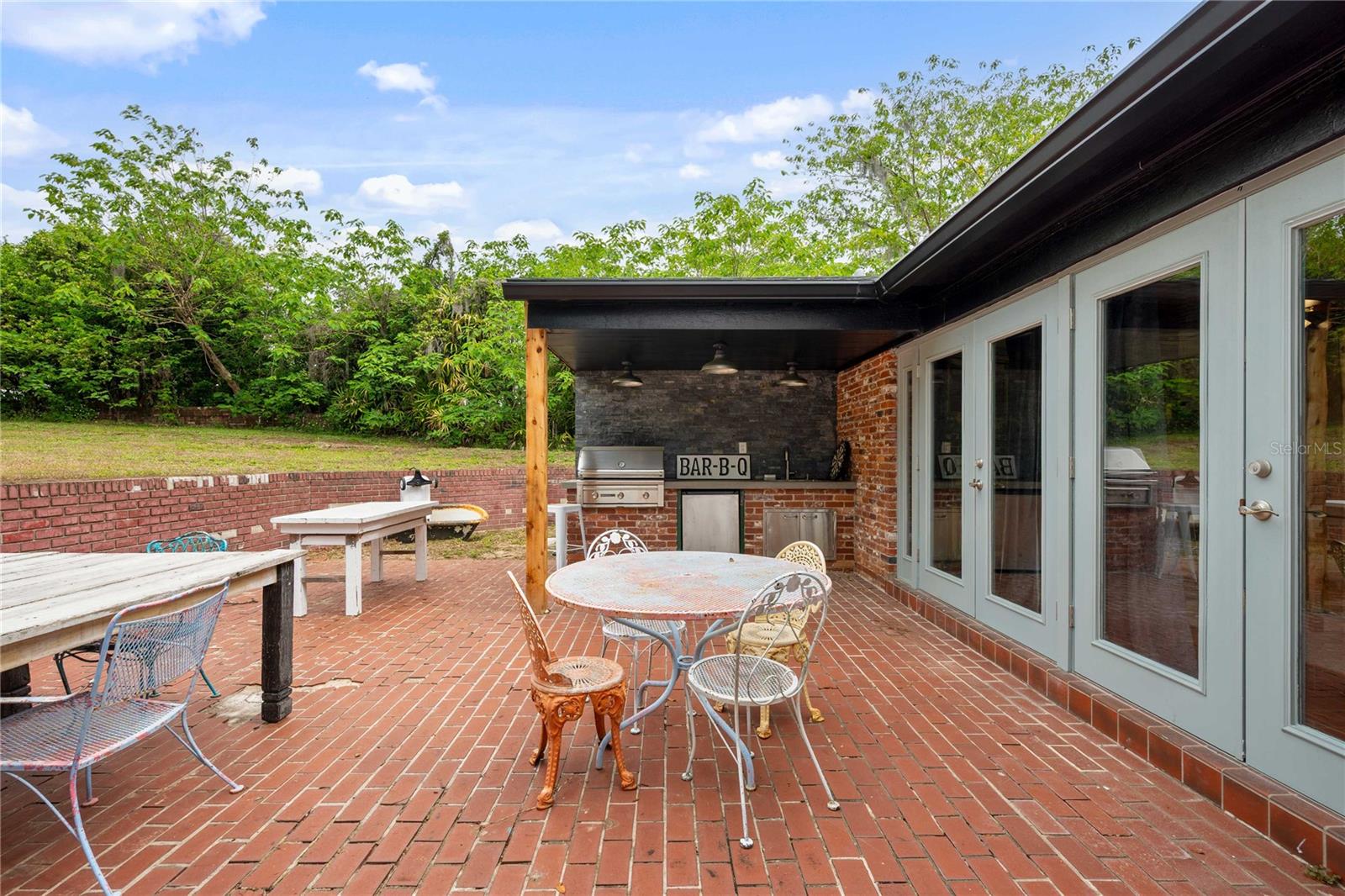 Outdoor Patio & KItchen area