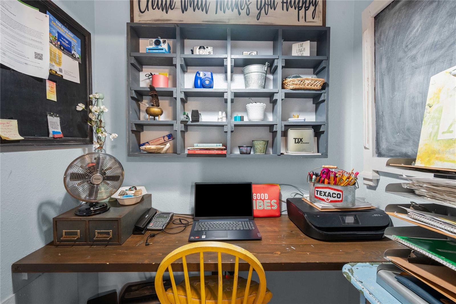 Built in desk in Bedroom 2