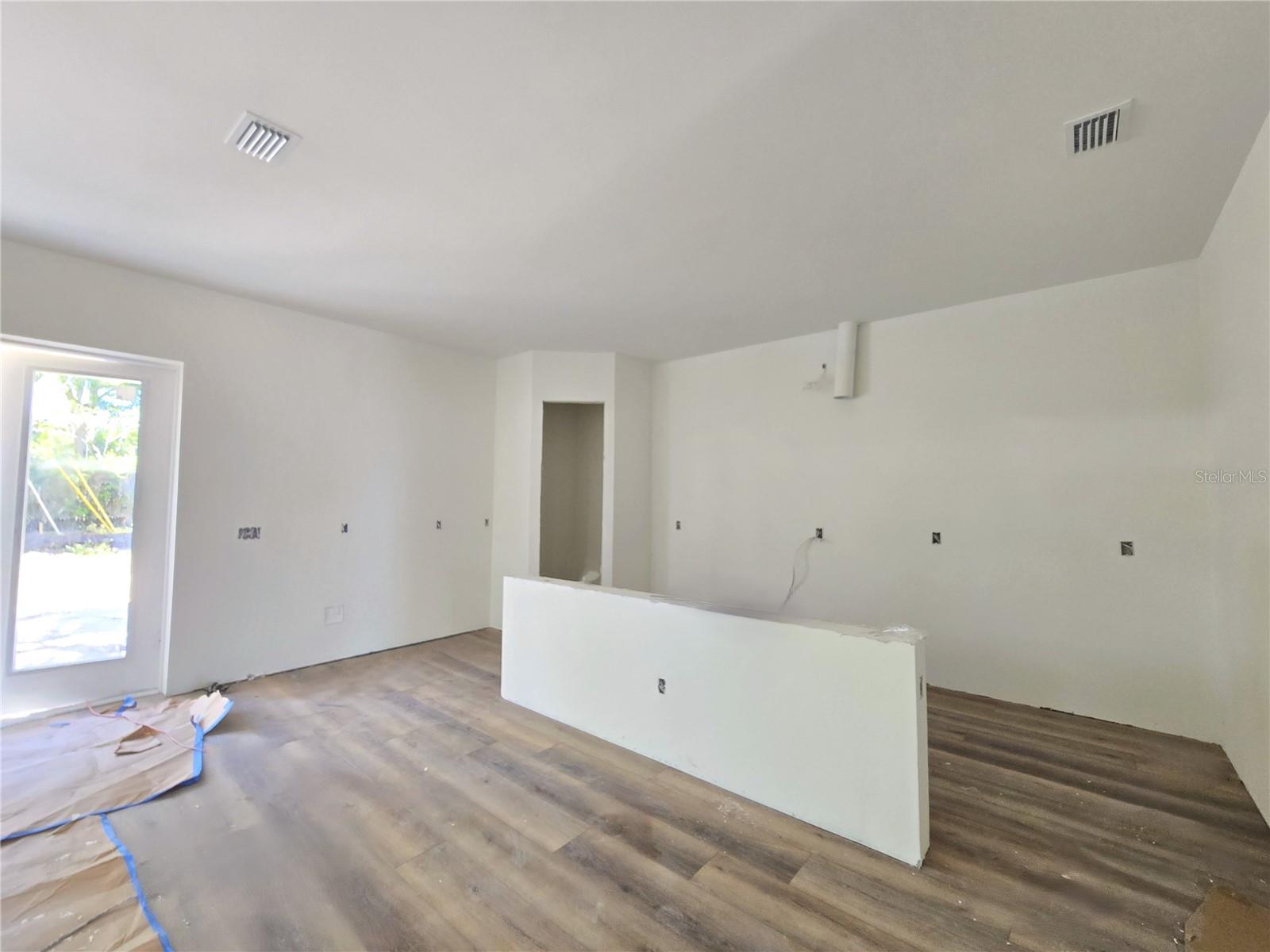 DRYWALL UP