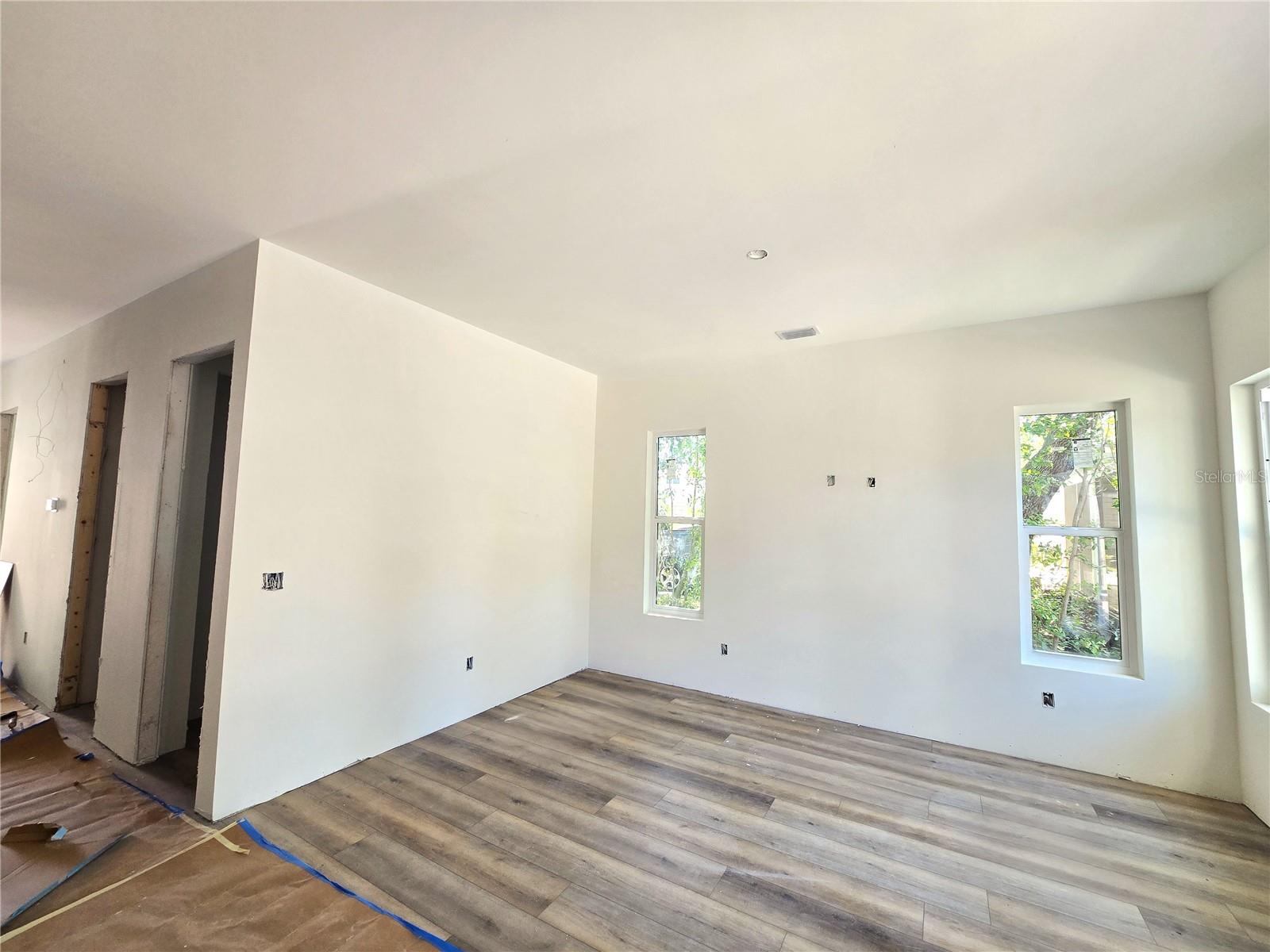DRYWALL UP