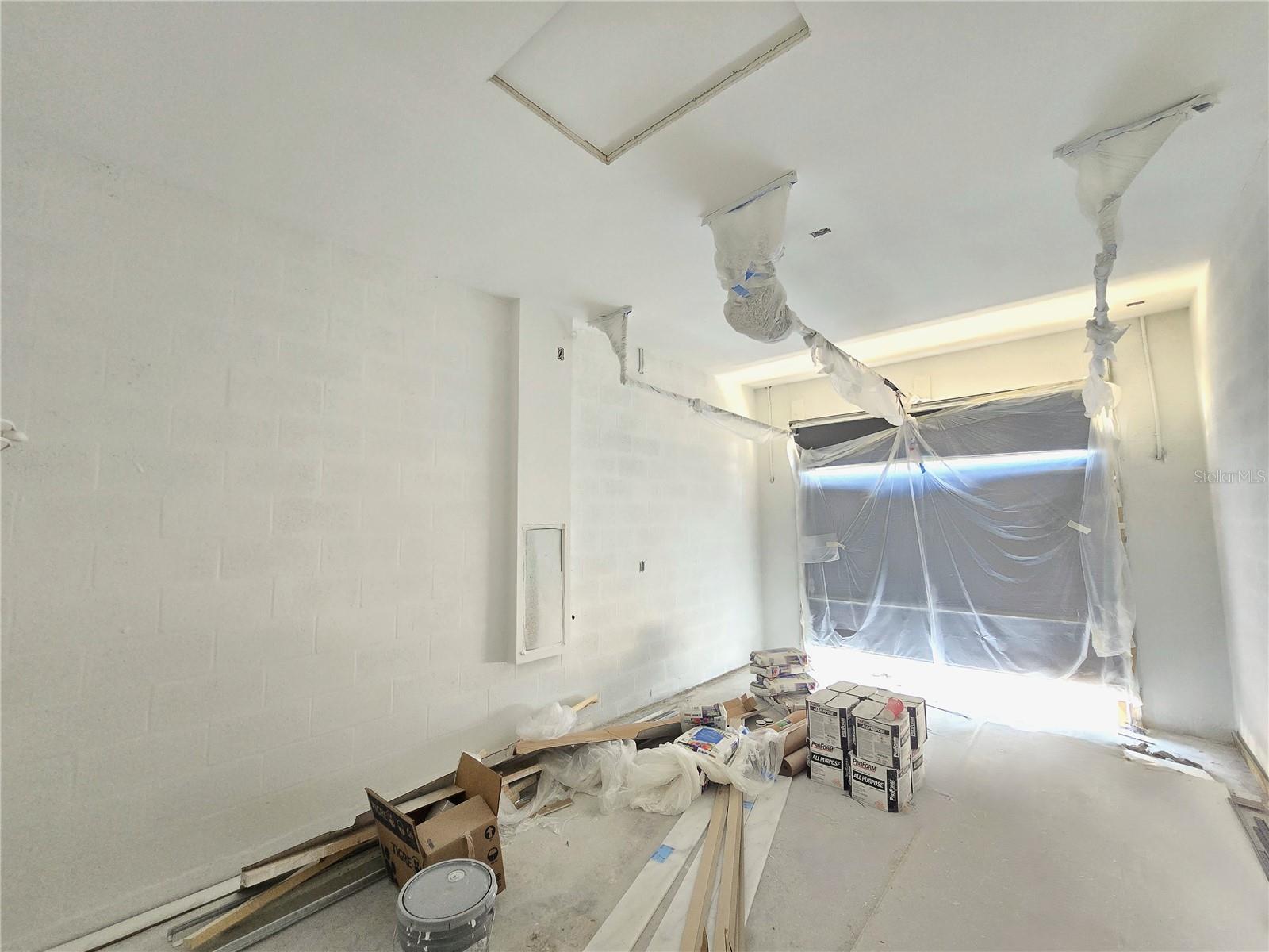 DRYWALL UP