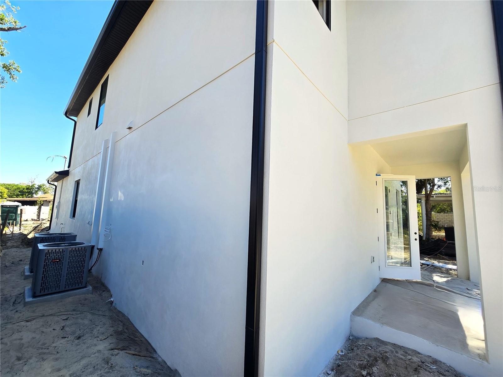 DRYWALL UP
