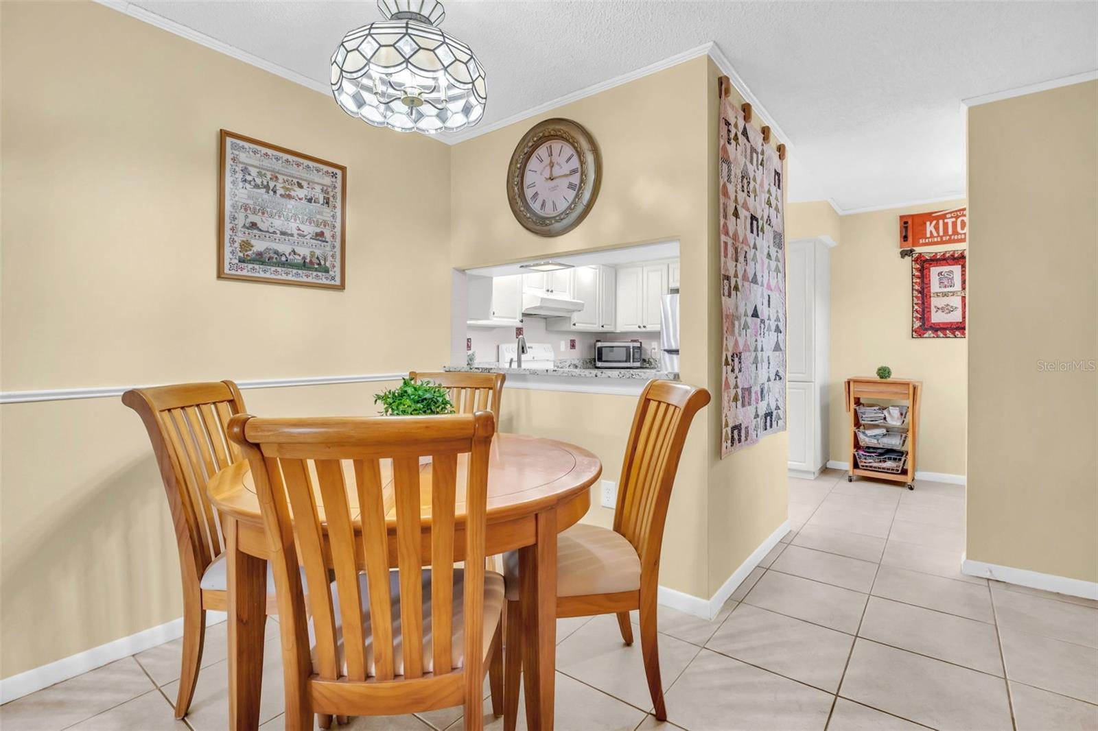 Tasteful chair rail and crown molding accents~