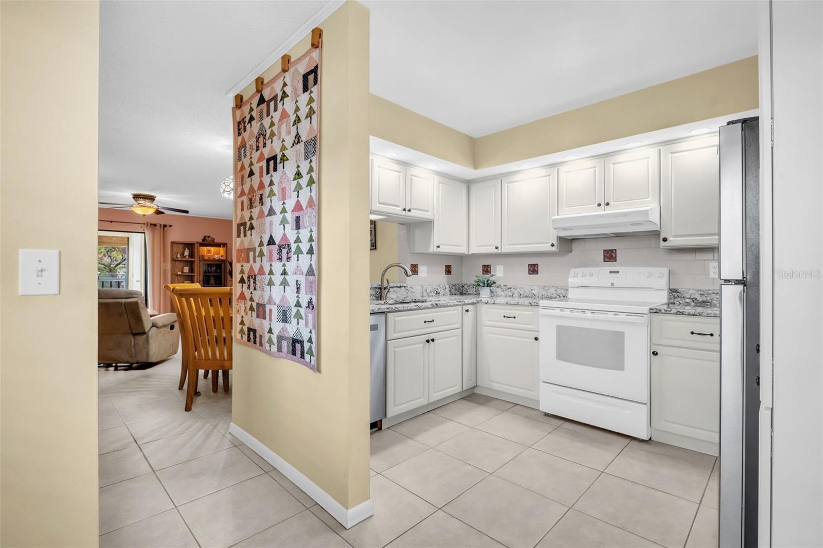 Beautifully updated kitchen~