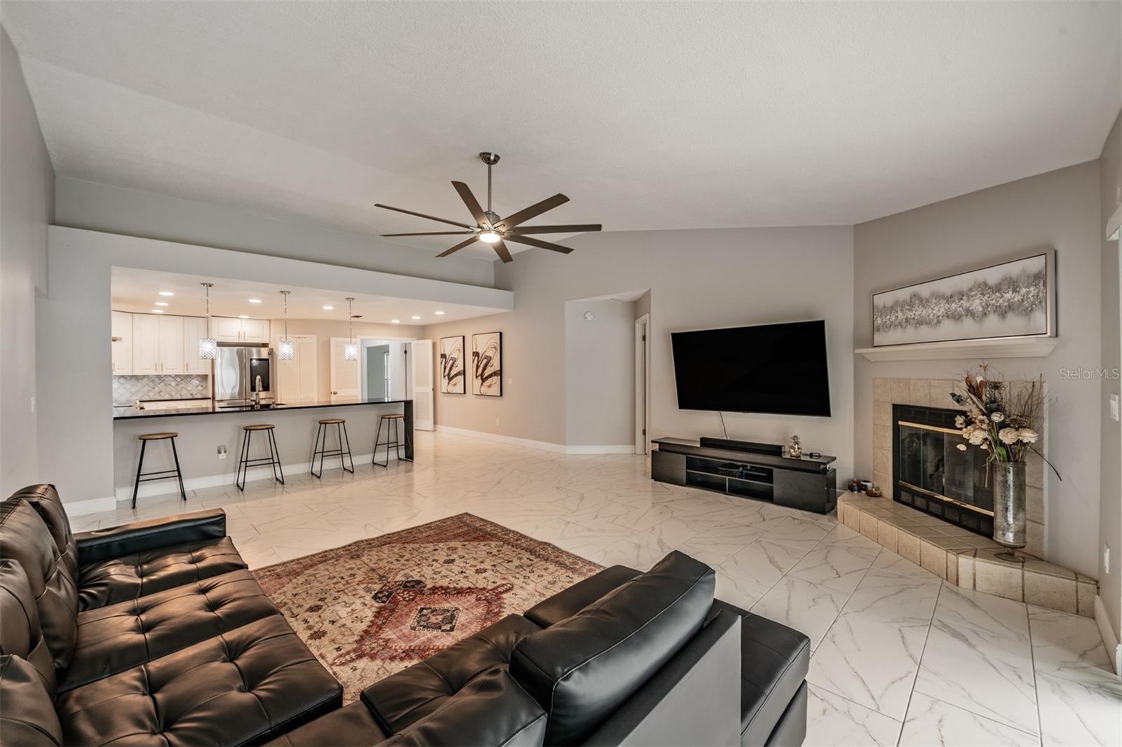 FAMILY ROOM/KITCHEN