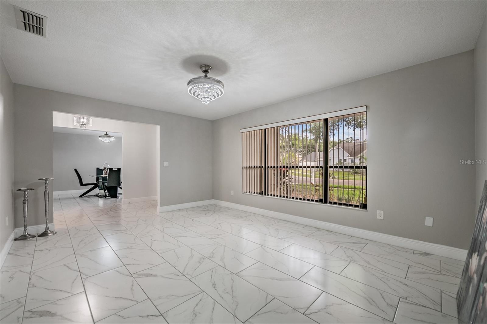 LIVING ROOM/DINING