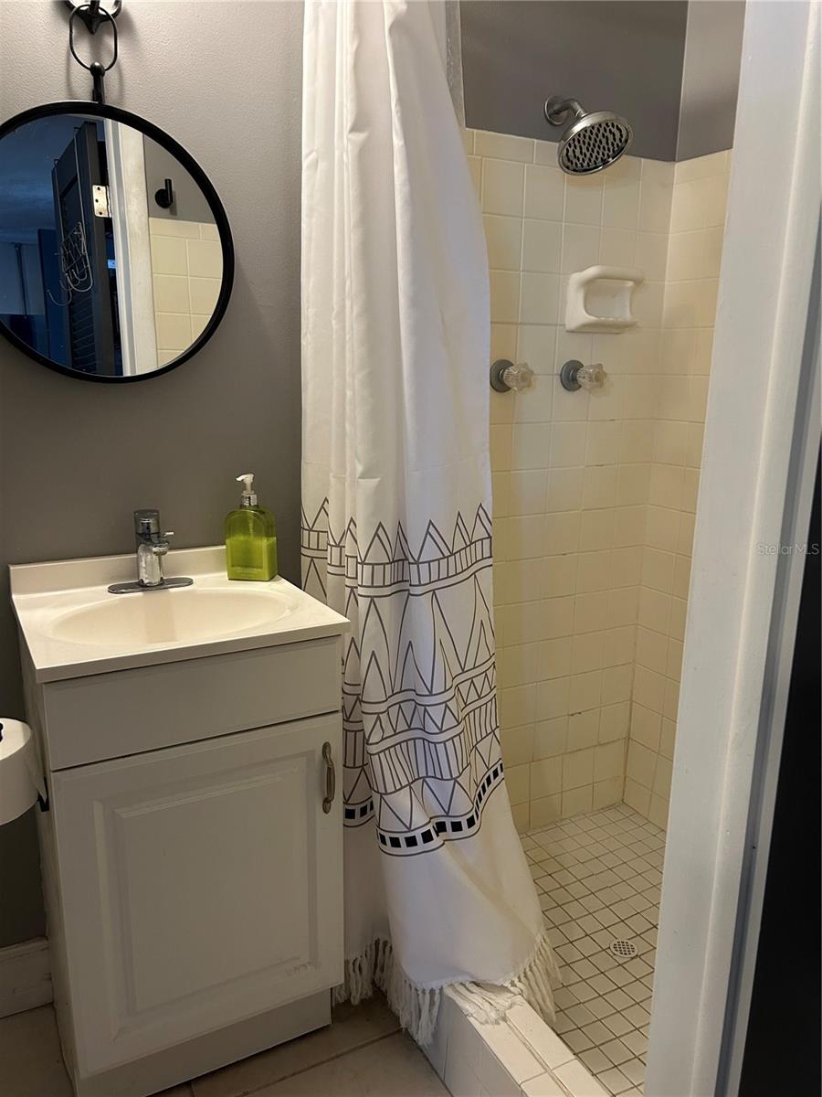 Full bathroom w/tiled shower stall.