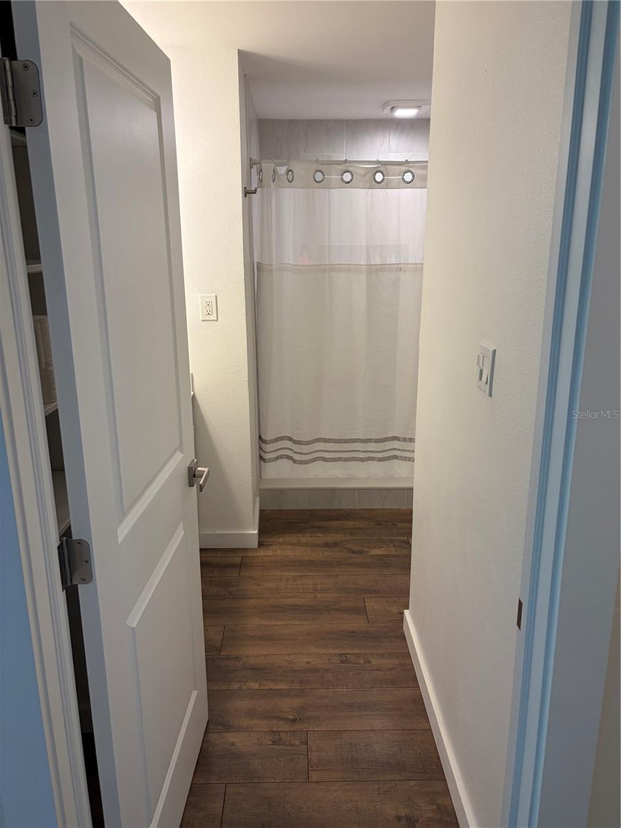 entrance into 2nd bathroom