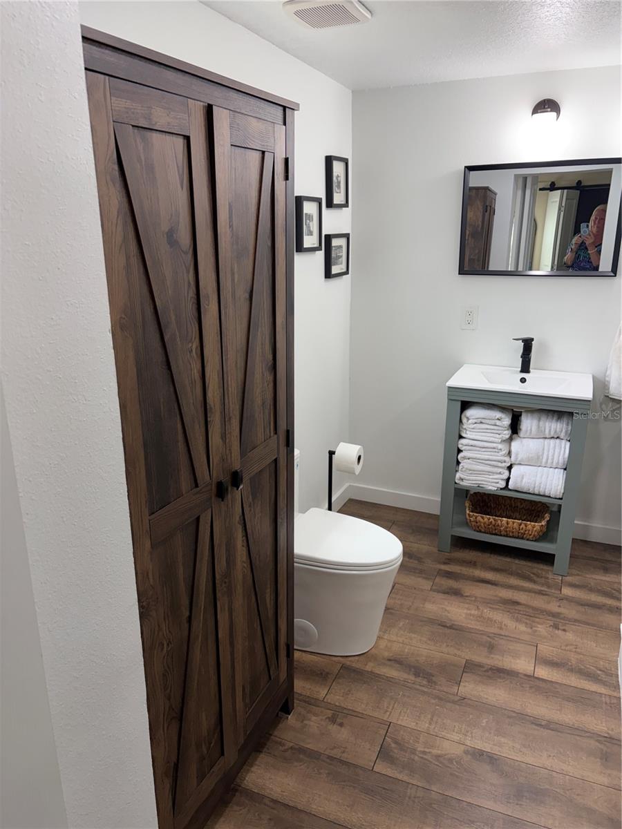 2nd bathroom