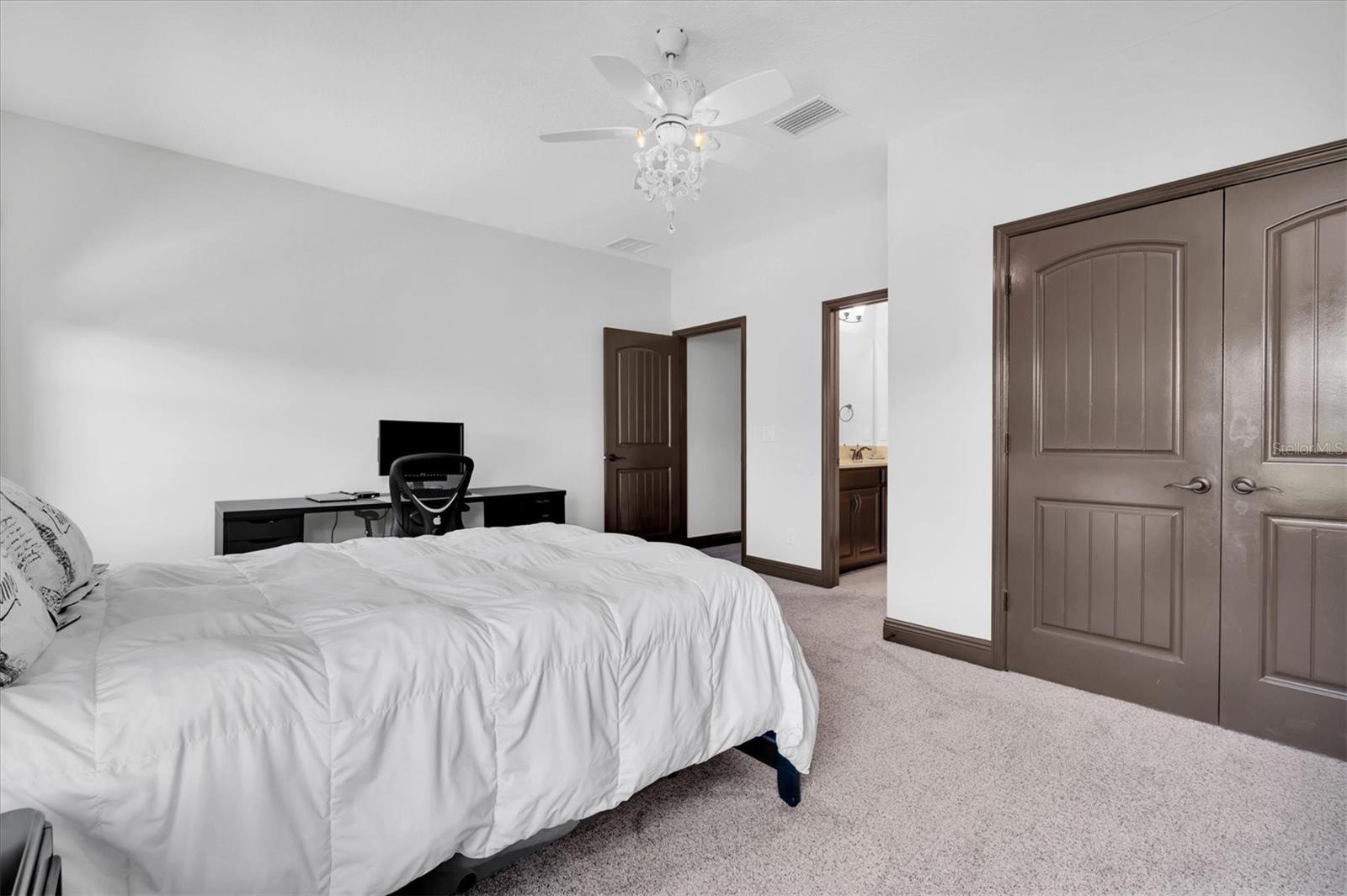 BR 6 WITH ENSUITE